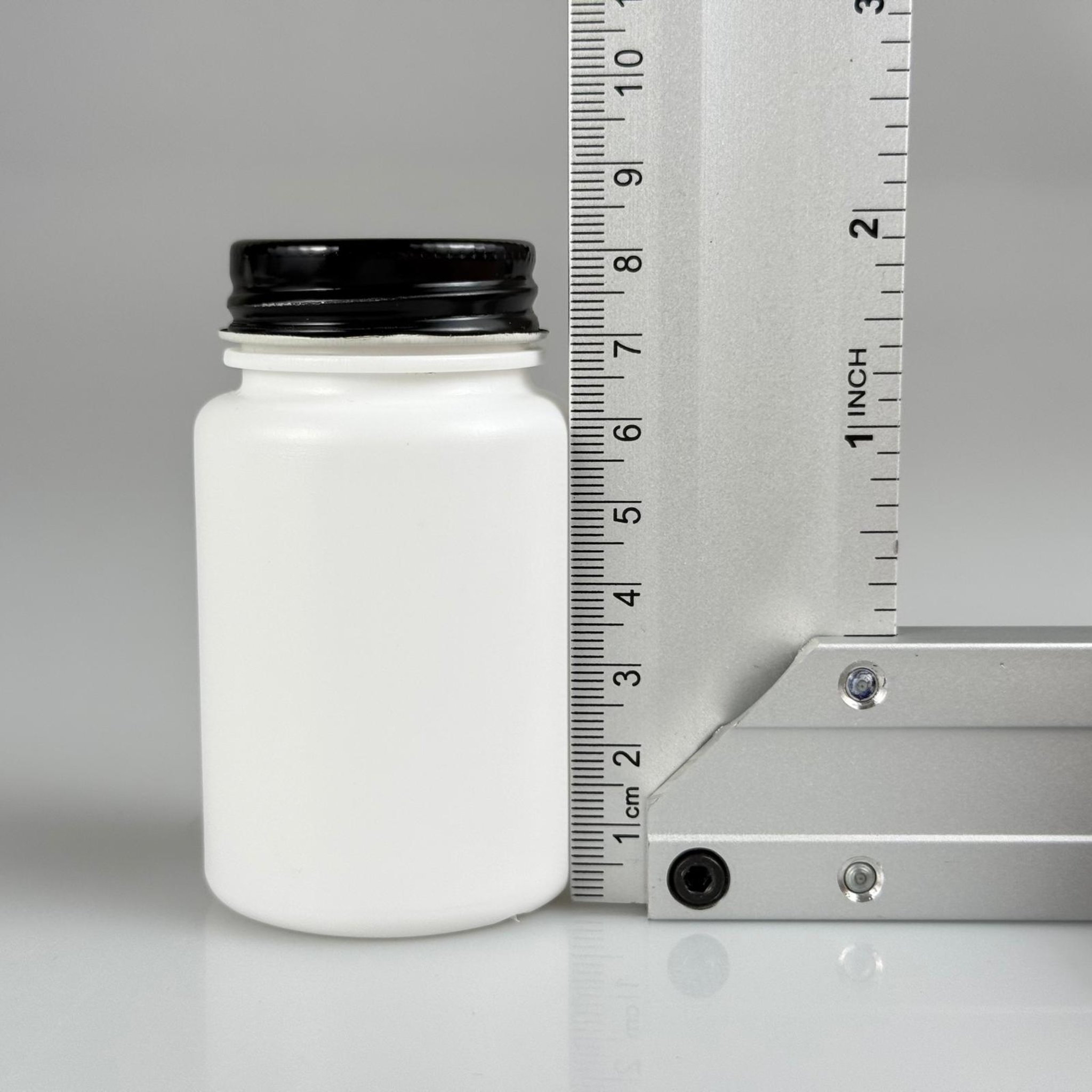 100 CC BEYAZ SERT POLİETİLEN ŞİŞE + SİYAH METAL KAPAKLI - 100 ML POLİETİLEN ŞİŞE
