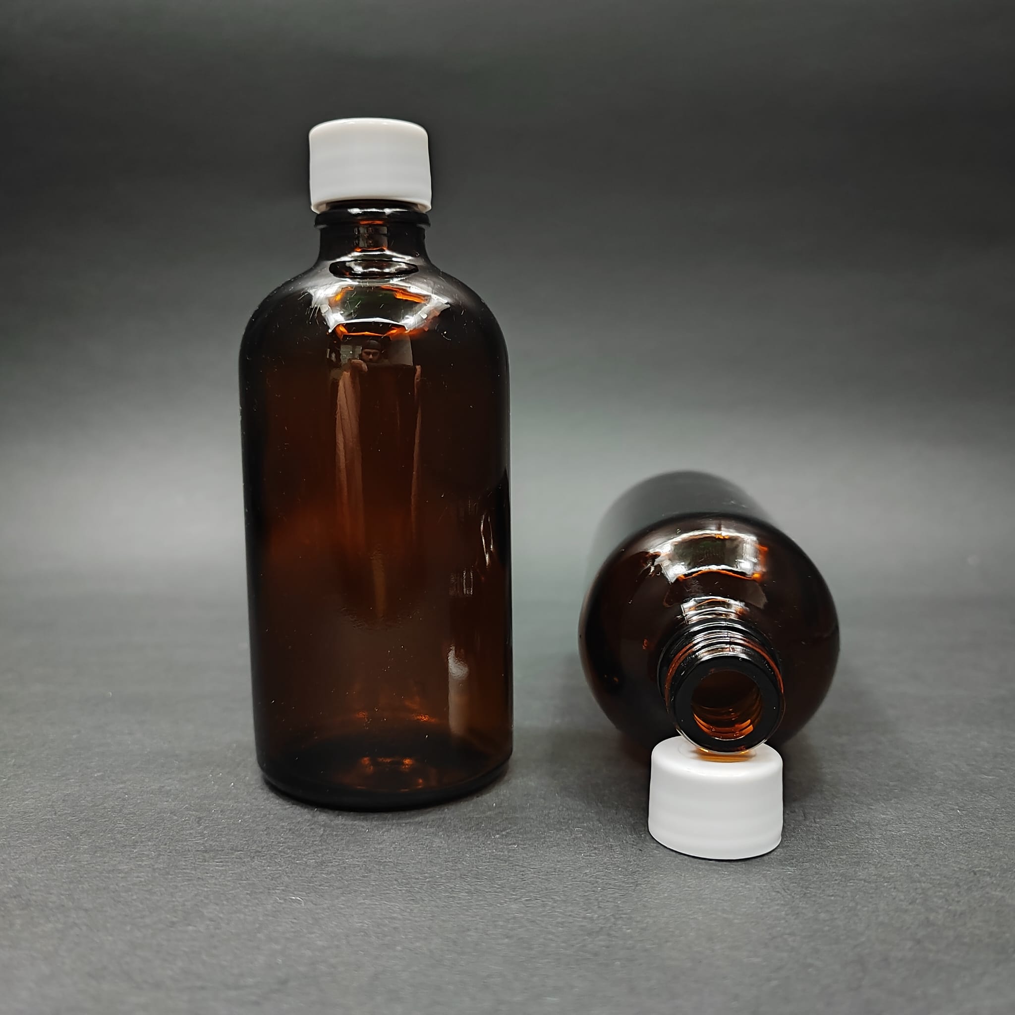 100 CC AMBER CAM ŞİŞE + KENDİNDEN CONTALI SIZDIRMAZ BEYAZ KAPAK - 100 ML KAPAKLI KAHVERENGİ CAM ŞİŞE