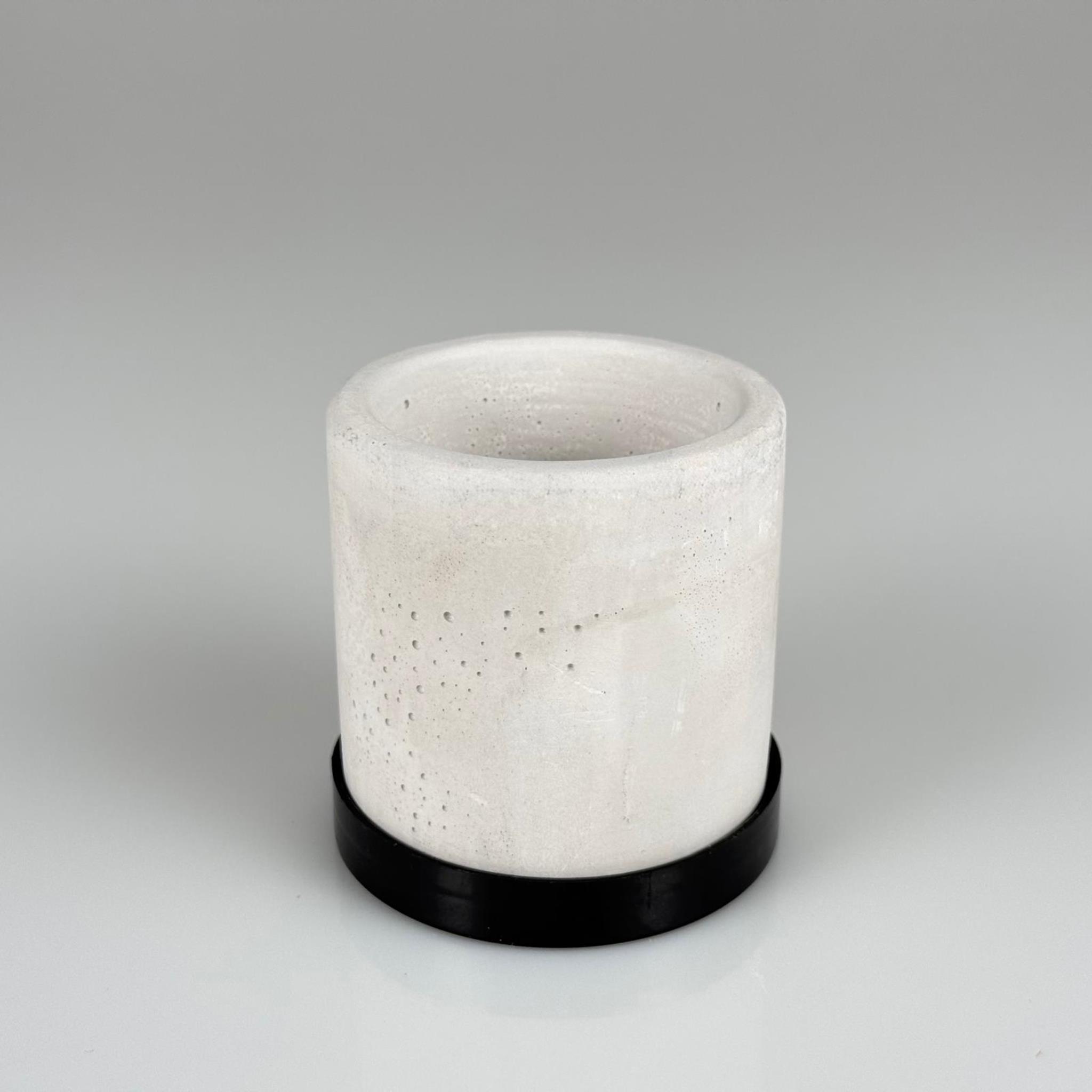 BETON MUMLUK - 100 CC - TAŞ BETONDAN MUM BARDAK - DEKORATİF MUM BARDAĞI, MİNİ SAKSI + SİYAH PLASTİK ALTLIK KAPAK