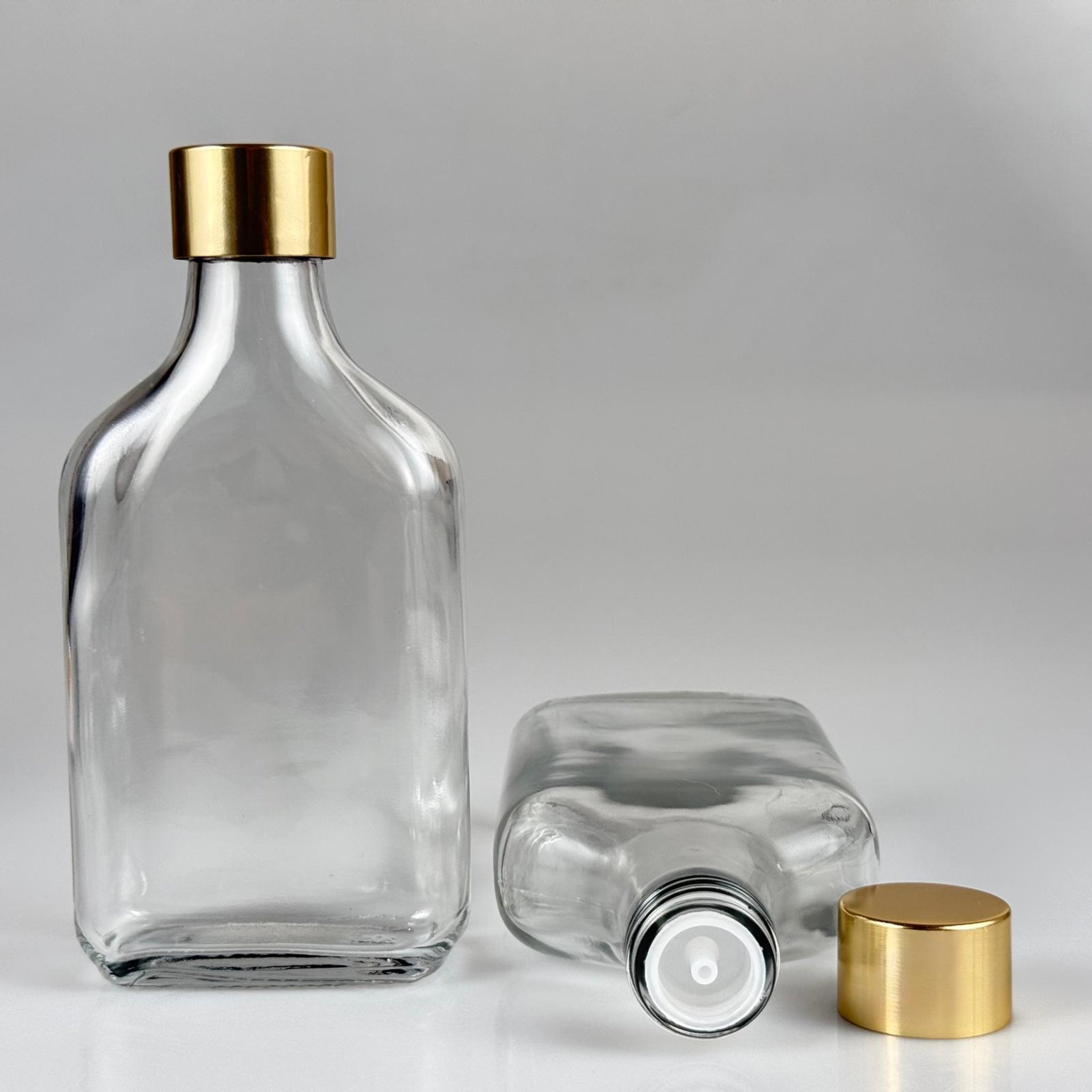200 CC YASSI CAM ŞİŞE -  ALÜMİNYUM KAPLAMALI GOLD KAPAKLI + DAMLALIKLI KOLONYA TIPALI TAKIM - 200 ML CAM ŞİŞE