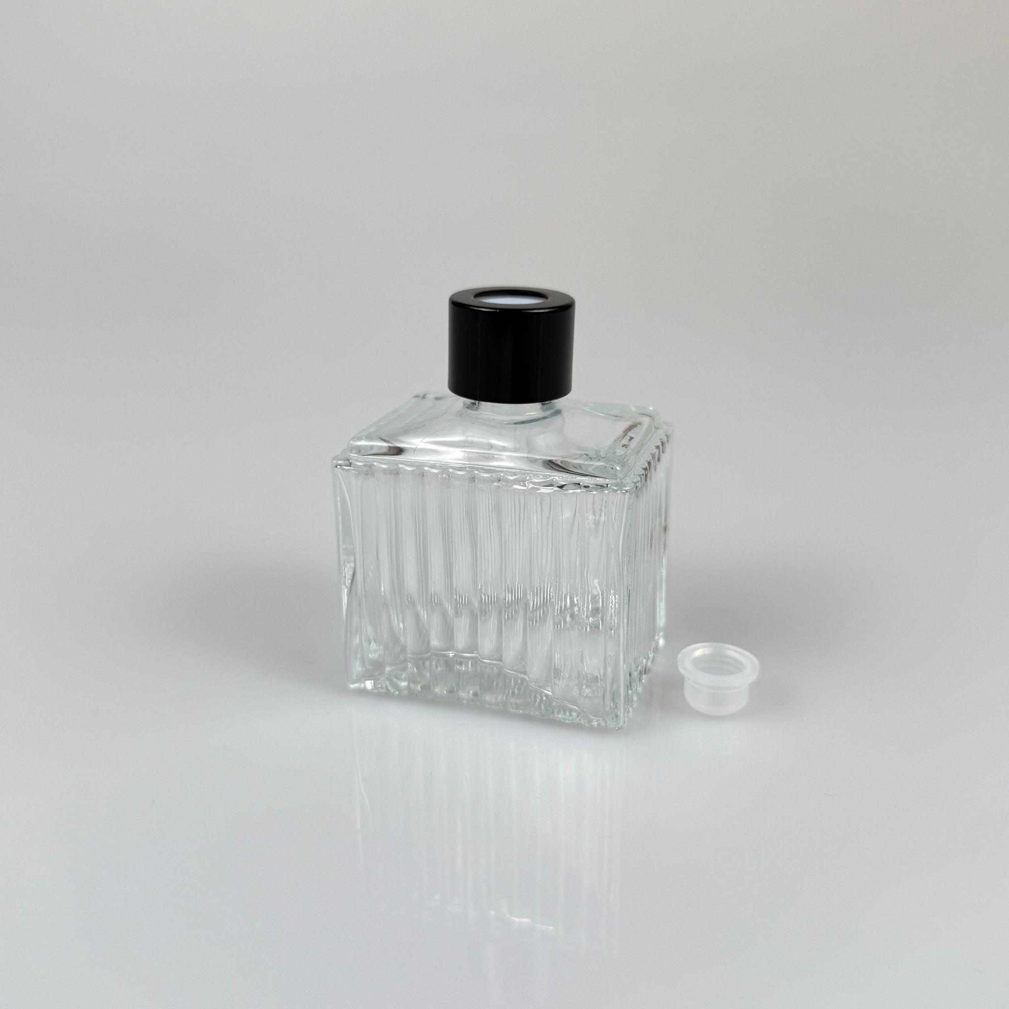 50 CC KÖŞELİ DESENLİ ÇİZGİLİ PRESTİJ CAM BAMBU ODA KOKUSU ŞİŞESİ - 50 ML ÇUBUKLU BAMBU ODA KOKUSU ŞİŞESİ - DİFÜZÖR ŞİŞE- CAM ŞİŞE + SİYAH METAL KAPAK + PLASTİK TIPA
