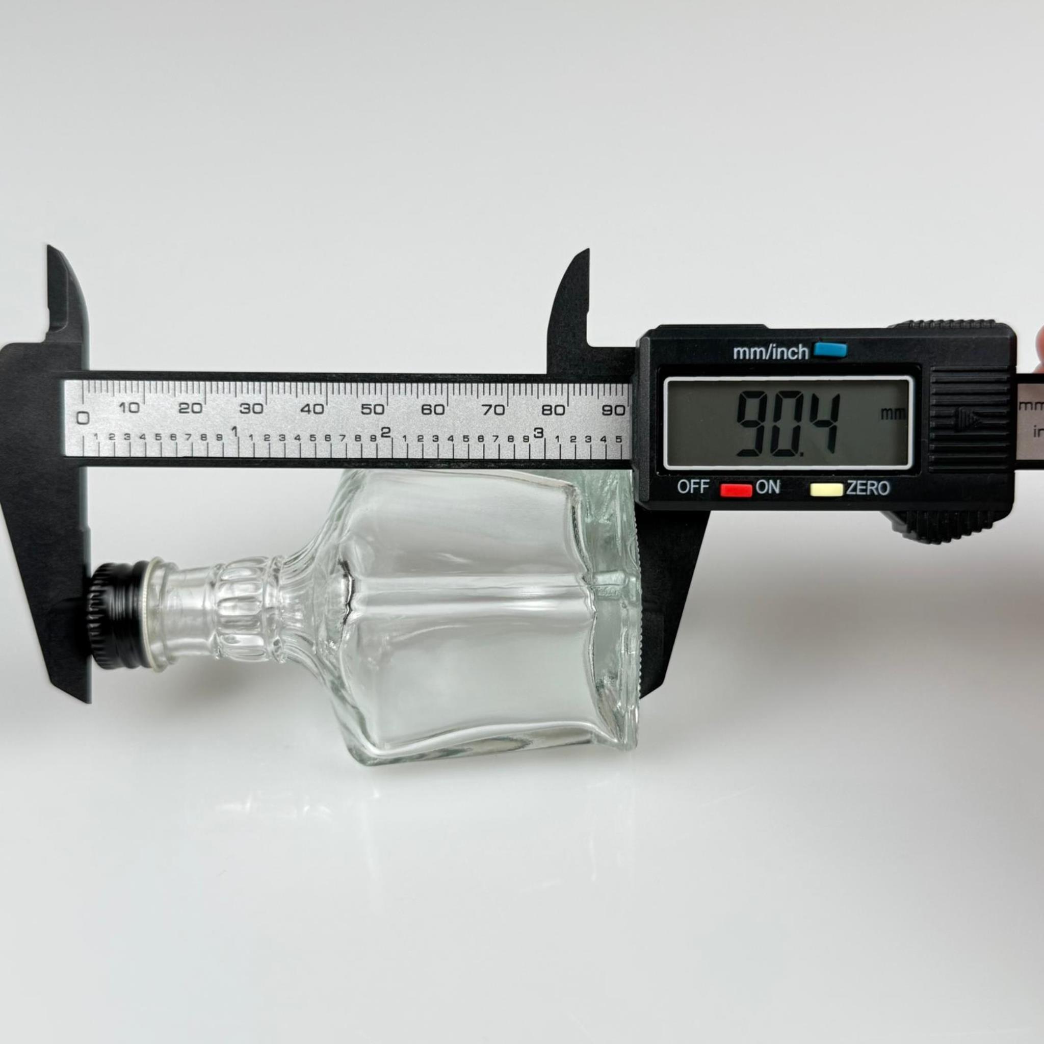 50 CC BOĞAZLI KONİK CAM ŞİŞE - SİYAH METAL KAPAKLI KOLONYA TIPALI - 50 ML PRESTİJLİ ŞİŞE