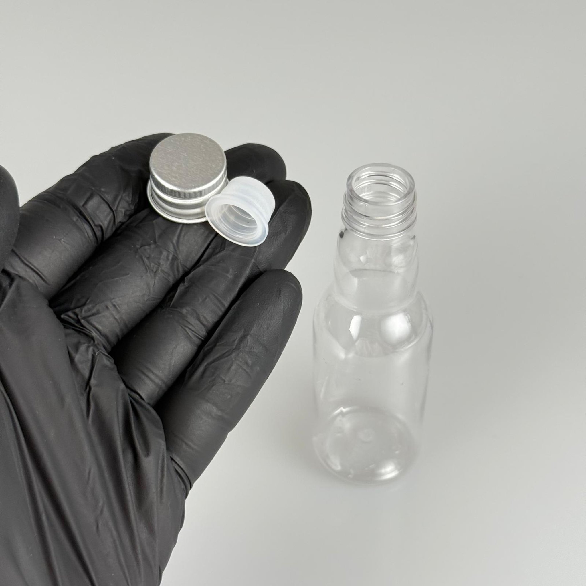 40 CC ŞEFFAF UZUN BOĞAZLI PET ŞİŞE + KÖPÜK CONTALI GÜMÜŞ ALÜMİNYUM METAL KAPAKLI + KÖR TIPALI TAKIM - 40 ML BOĞAZLI PET ŞİŞE