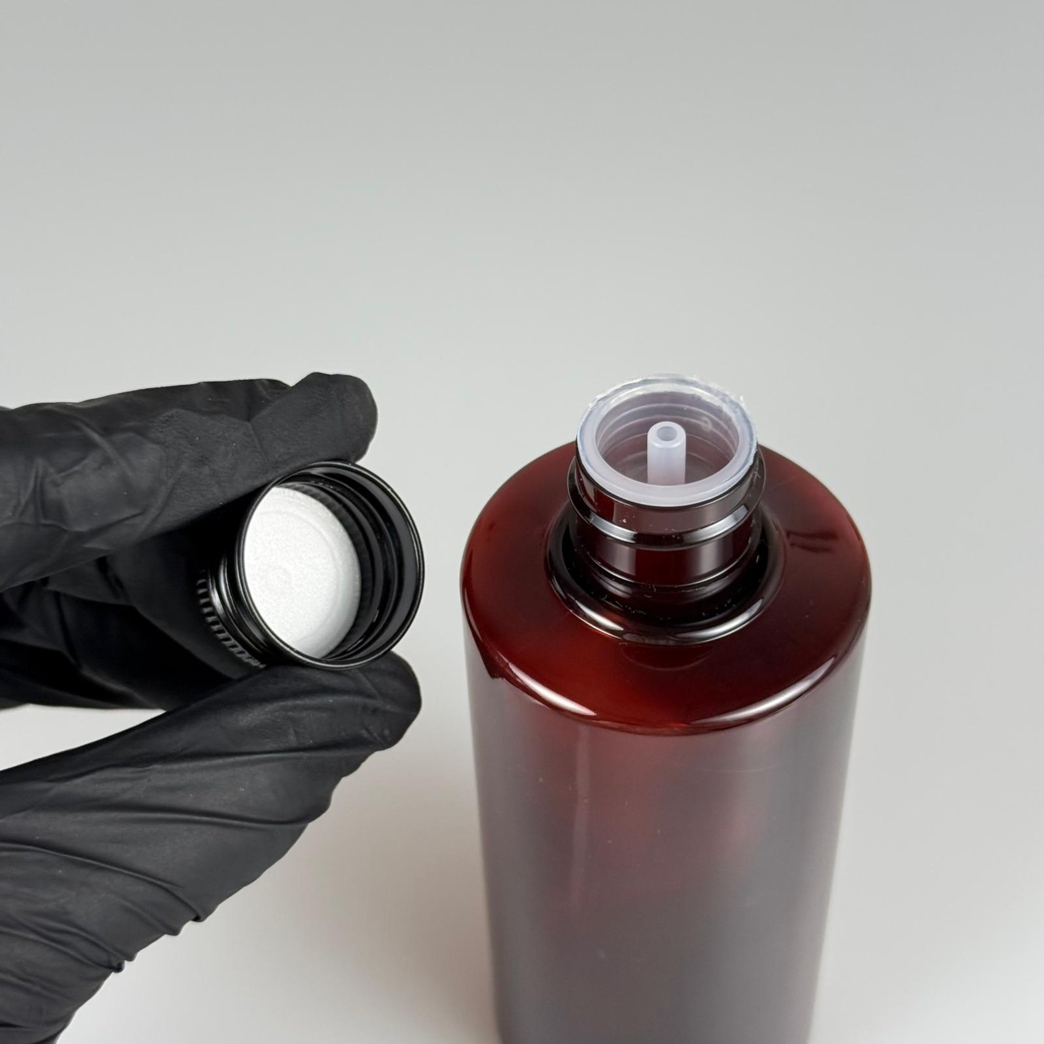200 CC AMBER SİLİNDİR KESKİN KÜT MODEL SERT PET ŞİŞE (27 GR - 24 AĞIZ ) + KÖPÜK CONTALI SİYAH METAL ALÜMİNYUM KAPAKLI + KOLONYA TIPALI TAKIM - 200 ML KAPAKLI KAHVERENGİ PET ŞİŞELER