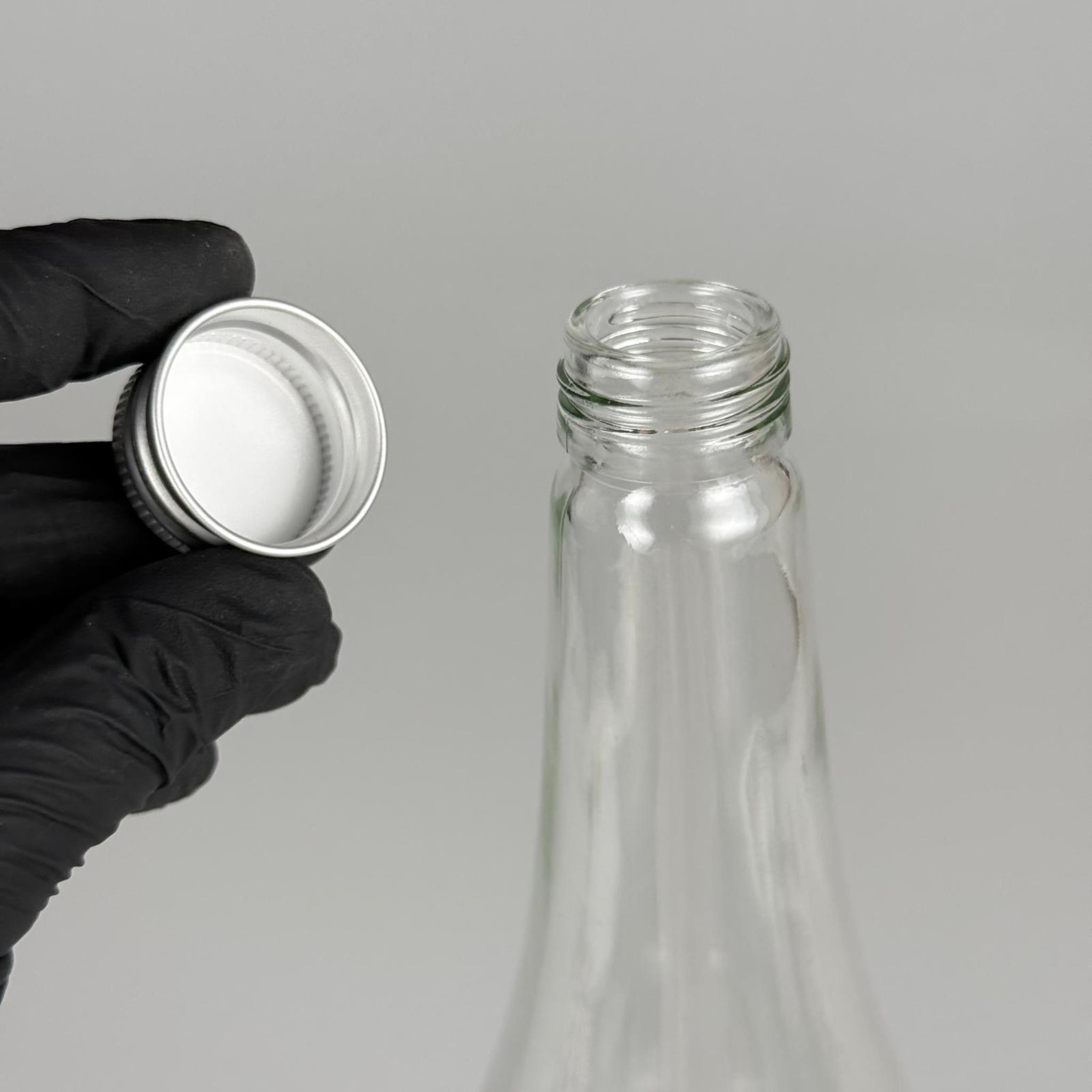 1000 ML LÜKS CAM SU ŞİŞESİ - 1000 CC BOŞ CAM SU ŞİŞELERİ - GÜMÜŞ ALÜMİNYUM METAL KAPAKLI (ELLE AÇILIP KAPANABİLİR) - RESTORAN, CAFE, OTEL VS İÇİN PREMİUM CAM ŞİŞE
