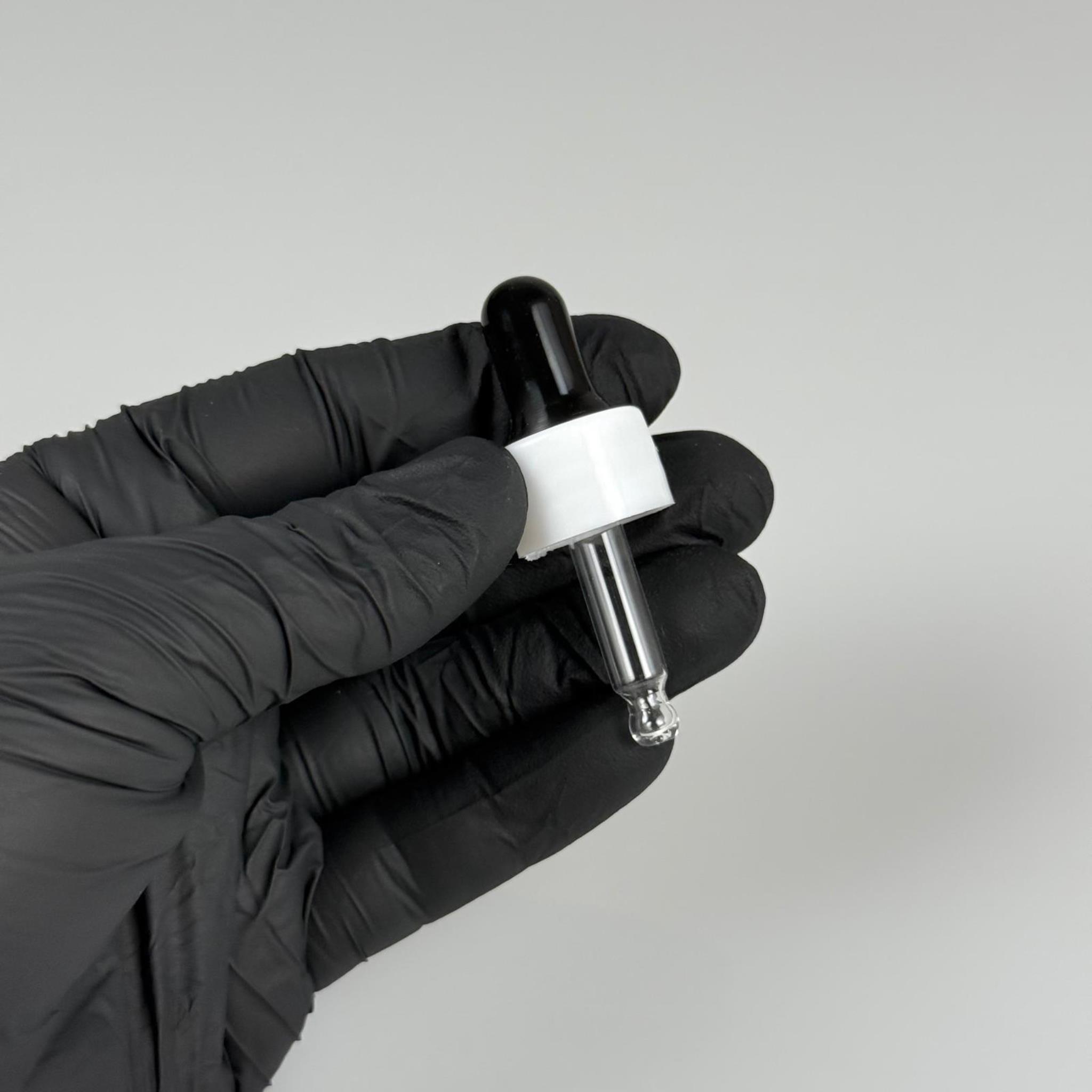 18 MM CAM DAMLALIKLI TAKIM - SİYAH EMZİK +  DELİKLİ PLASTİK DÜZ BEYAZ KAPAK + 42 MM CAM PİPET