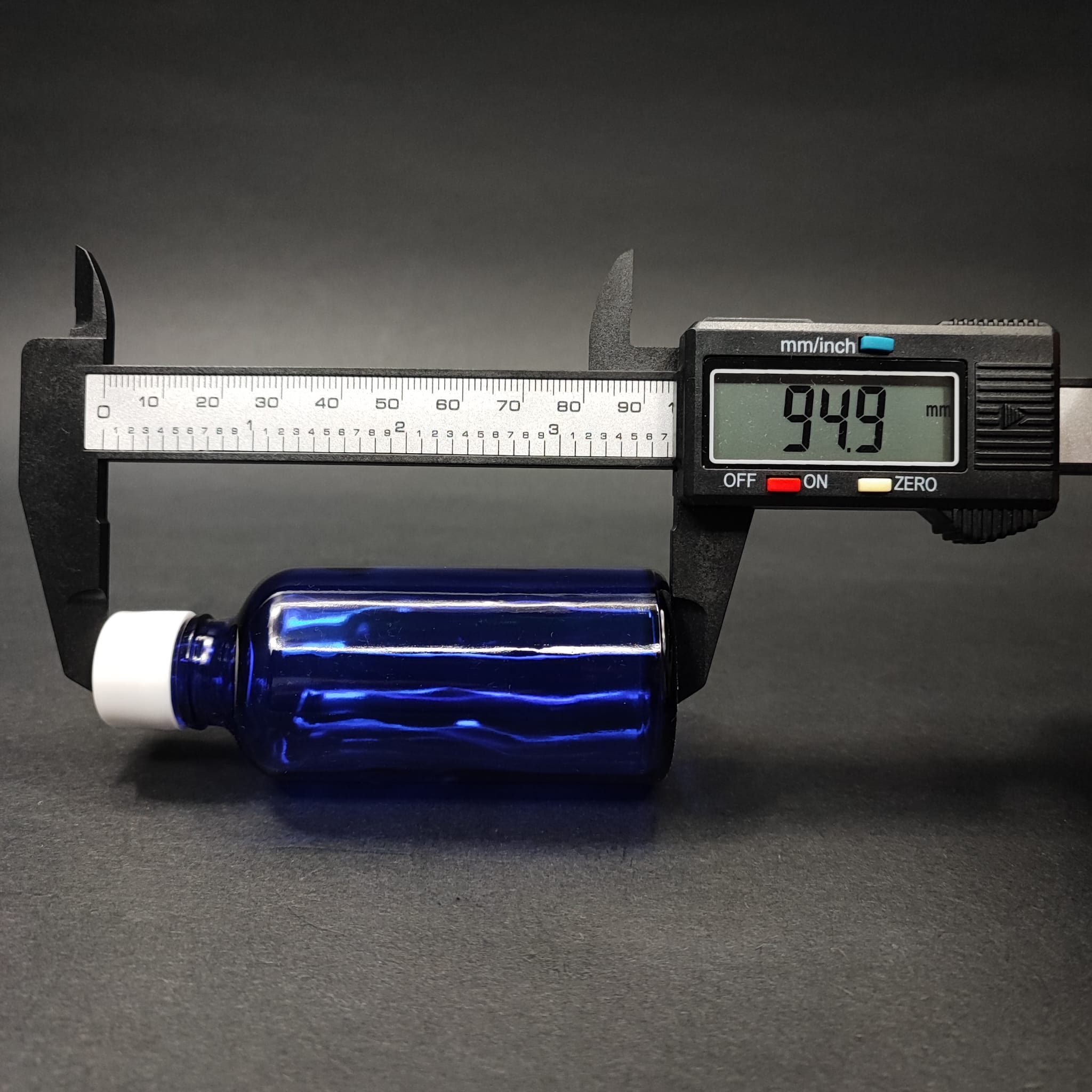 50 CC MAVİ CAM ŞİŞE + KENDİNDEN CONTALI SIZDIRMAZ BEYAZ KAPAK - 50 ML KAPAKLI CAM ŞİŞE