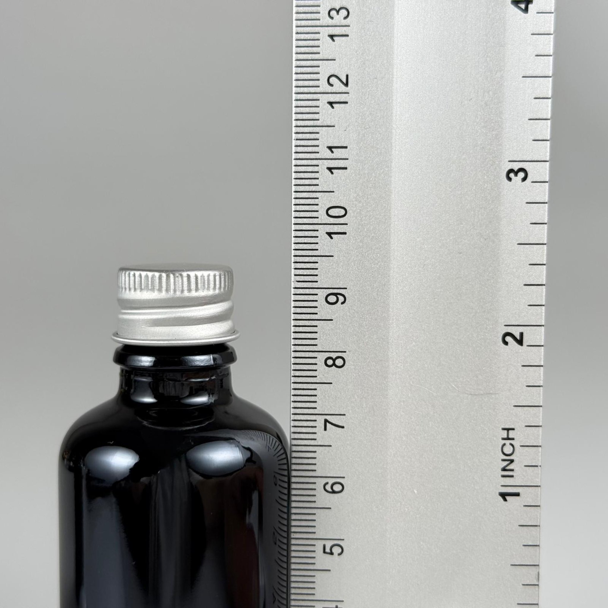 50 CC SİYAH CAM ŞİŞE + KÖPÜK CONTALI GÜMÜŞ ALÜMİNYUM METAL KAPAKLI + DAMLALIKLI KOLONYA TIPALI TAKIM - 50 ML SİYAH CAM ŞİŞE