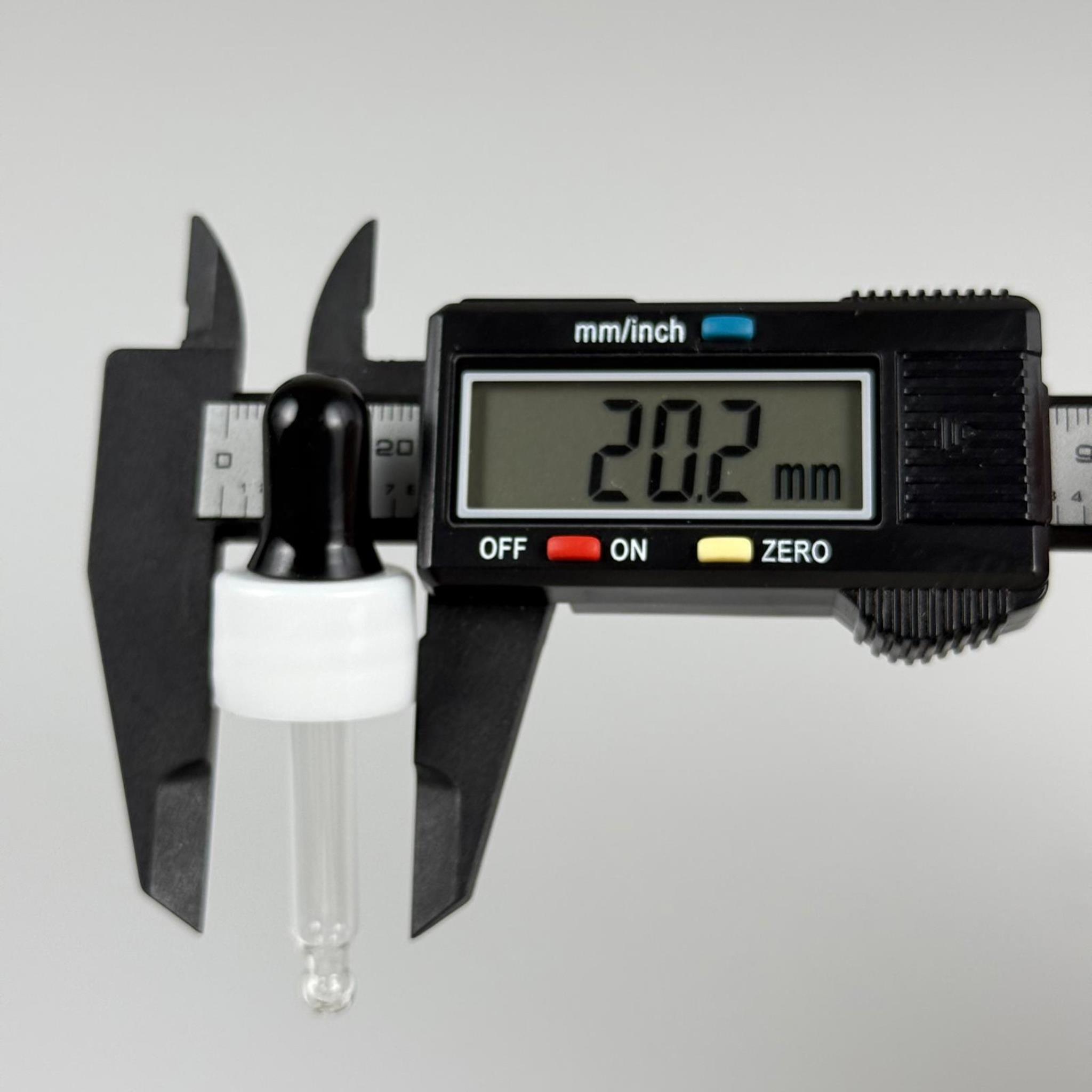 18 MM CAM DAMLALIKLI TAKIM - SİYAH EMZİK +  DELİKLİ PLASTİK DÜZ BEYAZ KAPAK + 48 MM CAM PİPET