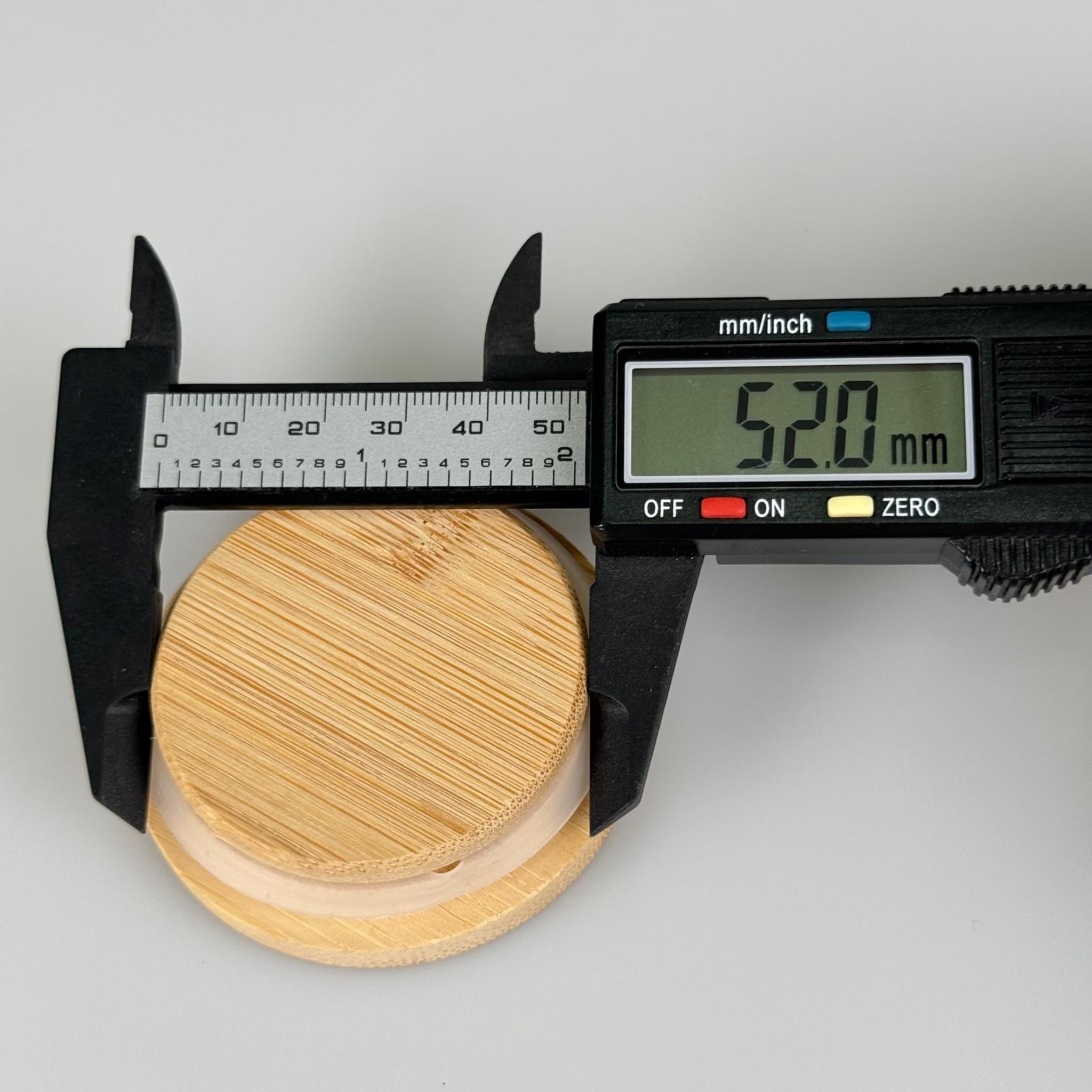 50 MM AHŞAP BAMBU GEÇME KAPAK - SİLİKON CONTALI - MUM BARDAK, BAHARAT KAVANOZU VB İÇİN KULLANILABİLİR
