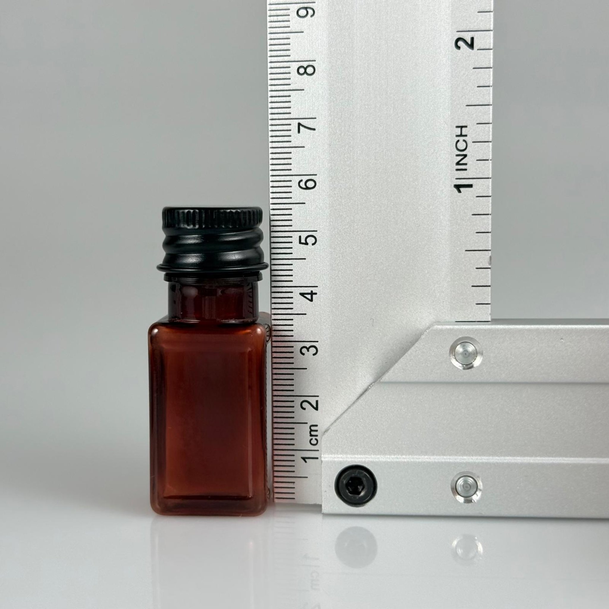 10 CC AMBER KARE PET SHOT ŞİŞE - KÖPÜK CONTALI SİYAH ALÜMİNYUM METAL KAPAKLI + KÖR TIPALI TAKIM - 10 ML KAHVERENGİ PLASTİK ŞİŞE