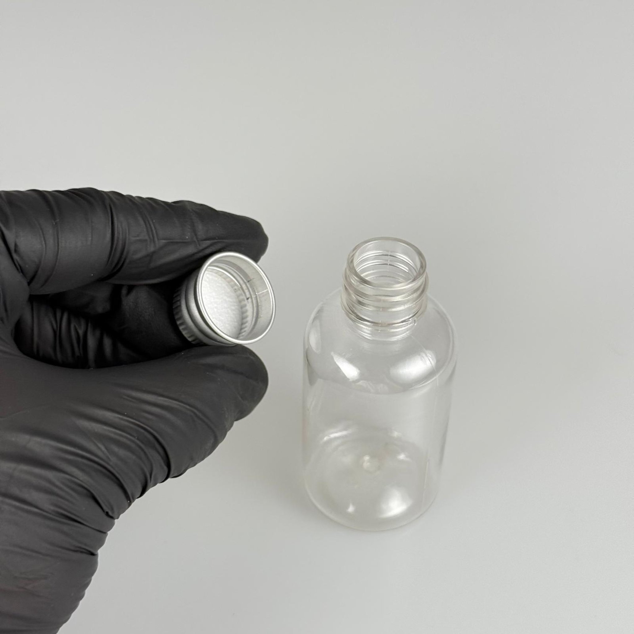 40 CC ŞEFFAF SİLİNDİR TOMBUL PET ŞİŞE + KÖPÜK CONTALI GÜMÜŞ ALÜMİNYUM METAL KAPAKLI TAKIM - 40 ML PLASTİK ŞİŞE