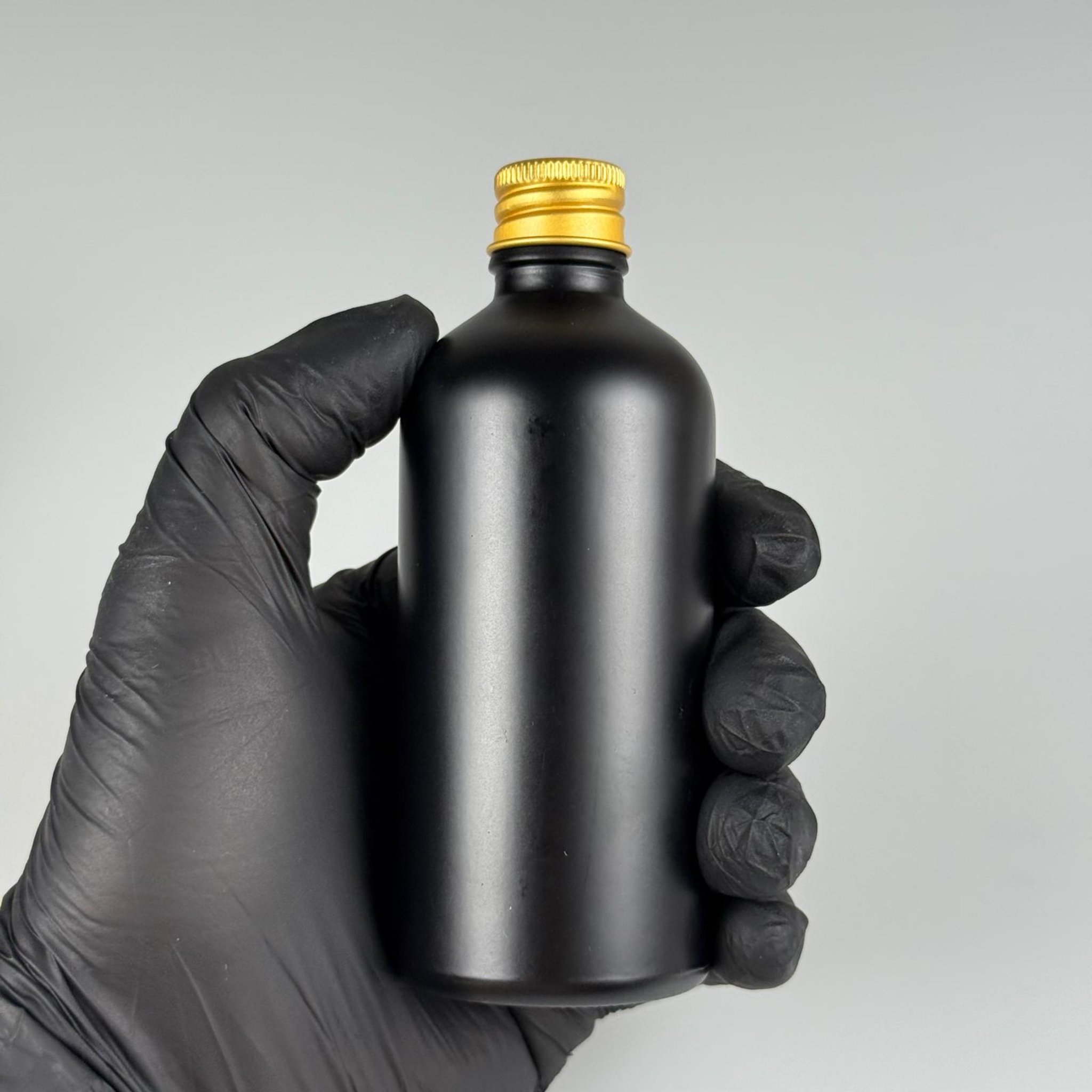100 CC MAT SİYAH CAM ŞİŞE + KÖPÜK CONTALI GOLD ALÜMİNYUM METAL KAPAKLI TAKIM - 100 ML MAT SİYAH CAM ŞİŞE