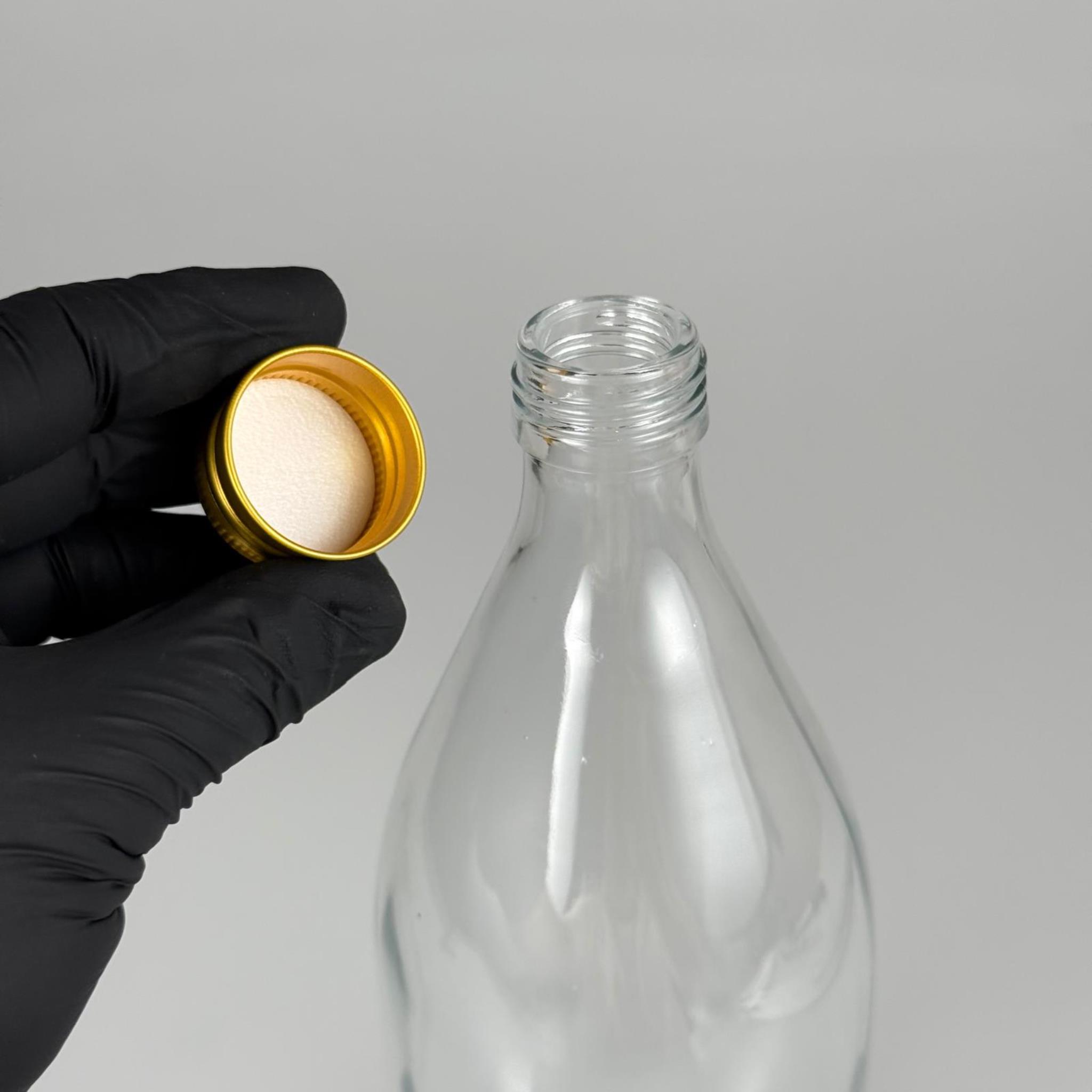 750 ML LÜKS CAM SU ŞİŞESİ - 750 CC BOŞ CAM SU ŞİŞELERİ - GOLD ALÜMİNYUM METAL KAPAKLI (ELLE AÇILIP KAPANABİLİR) - RESTORAN, CAFE, OTEL VS İÇİN PREMİUM CAM ŞİŞE