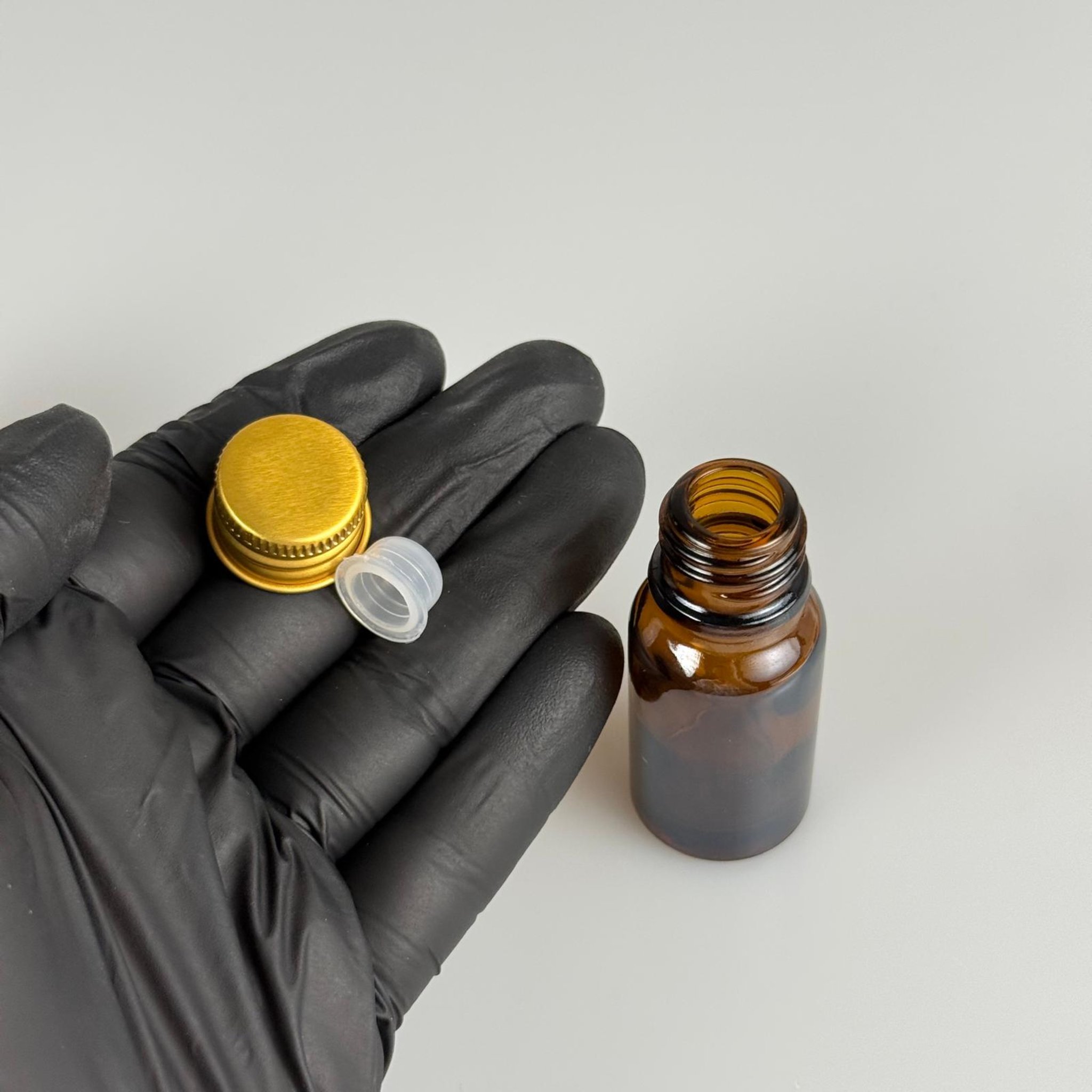10 CC AMBER CAM ŞİŞE + KÖPÜK CONTALI GOLD ALÜMİNYUM METAL KAPAKLI + KÖR TIPALI TAKIM - 10 ML KAHVERENGİ CAM ŞİŞE