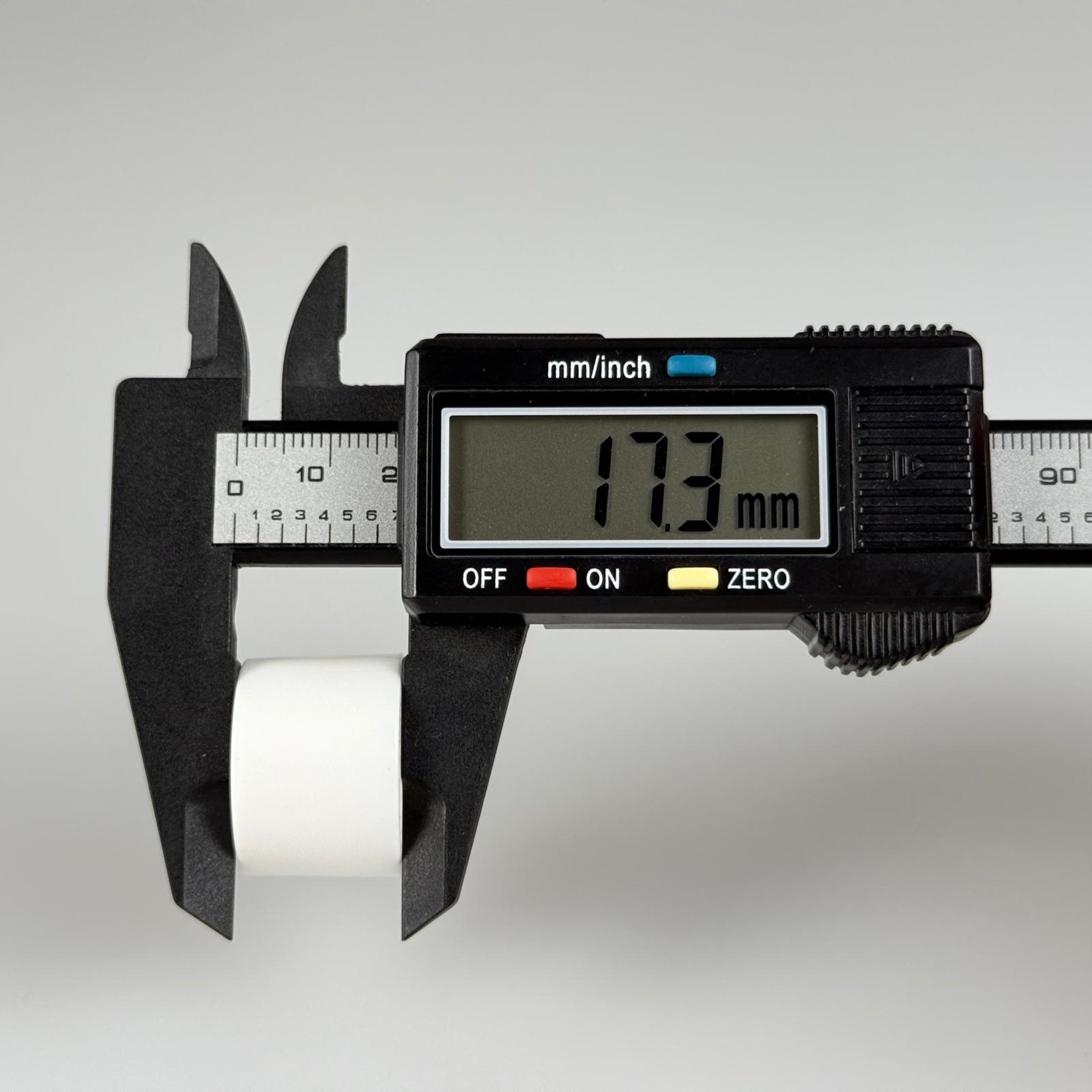 20 MM DELİKLİ BEYAZ KAPAK