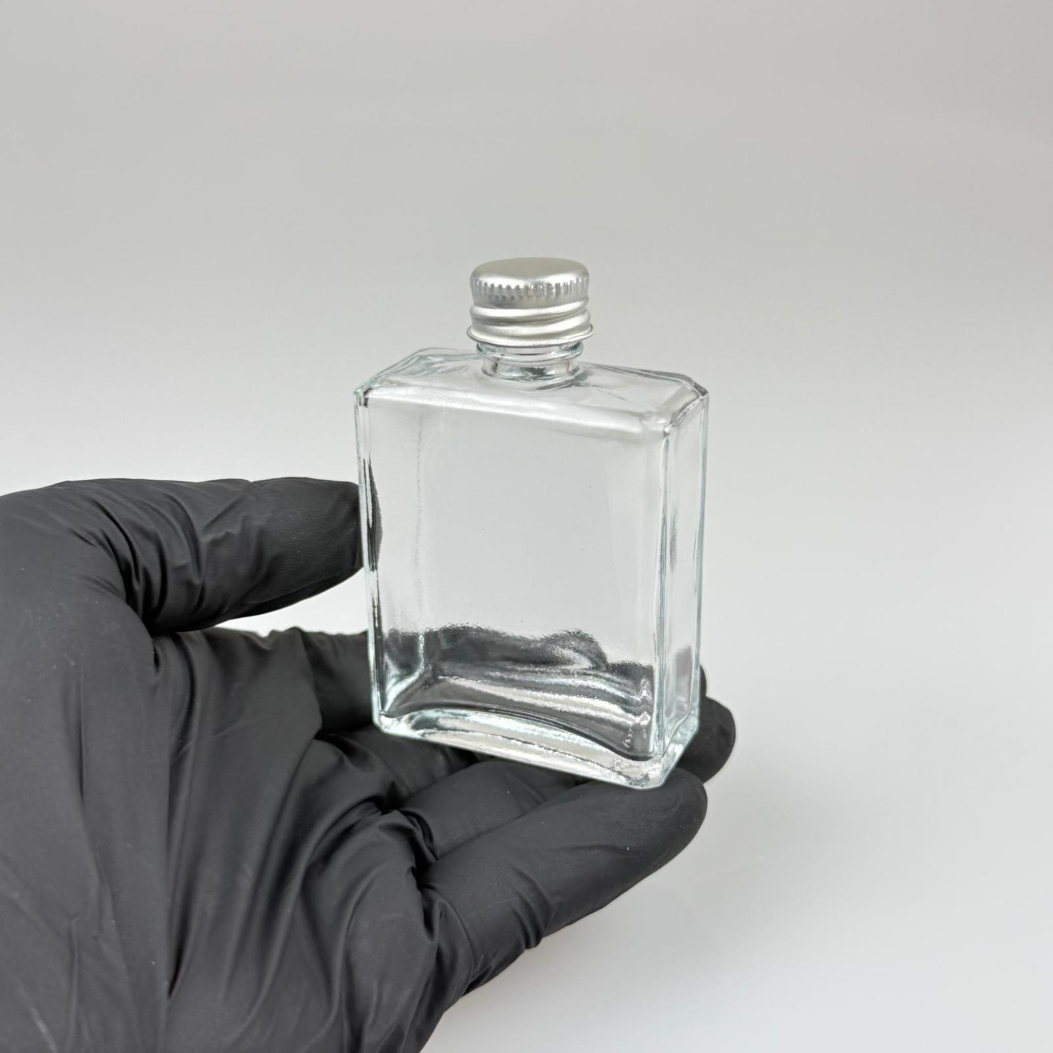40 CC YASSI DİKDÖRTGEN KÖŞELİ KISA CAM ŞİŞE - GÜMÜŞ METAL KAPAKLI KOLONYA TIPALI - 40 ML PRESTİJLİ ŞİŞE