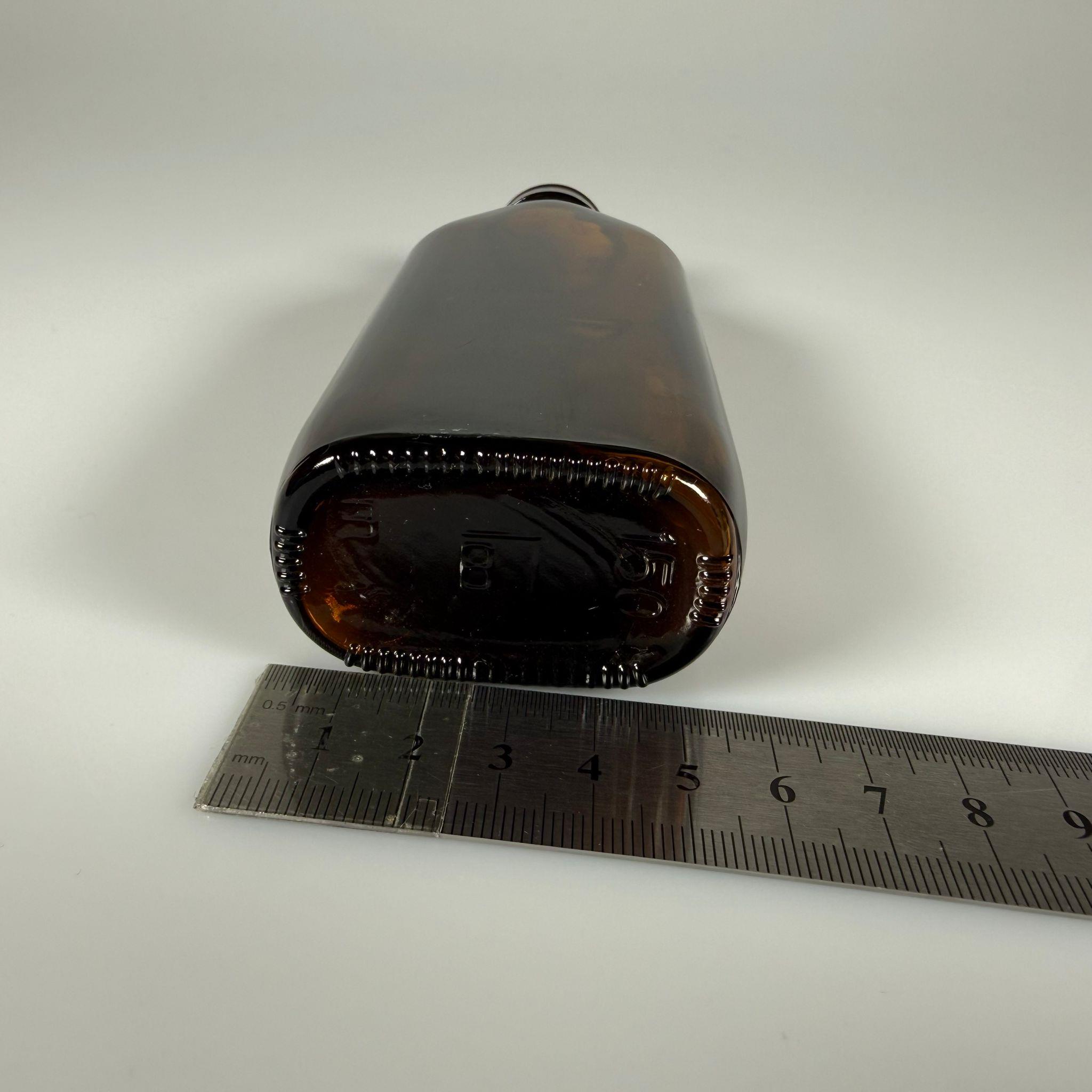 150 ML YASSI DOLUMU KOLAY, GENİŞ AĞIZLI İÇTEN DAMLALIKLI ŞİŞE (28 MM AĞIZ)  - 150 CC SİYAH CONTALI KAPAKLI İÇTEN DAMLALIKLI CAM ECZA ŞİŞESİ - AMBER KAHVERENGİ