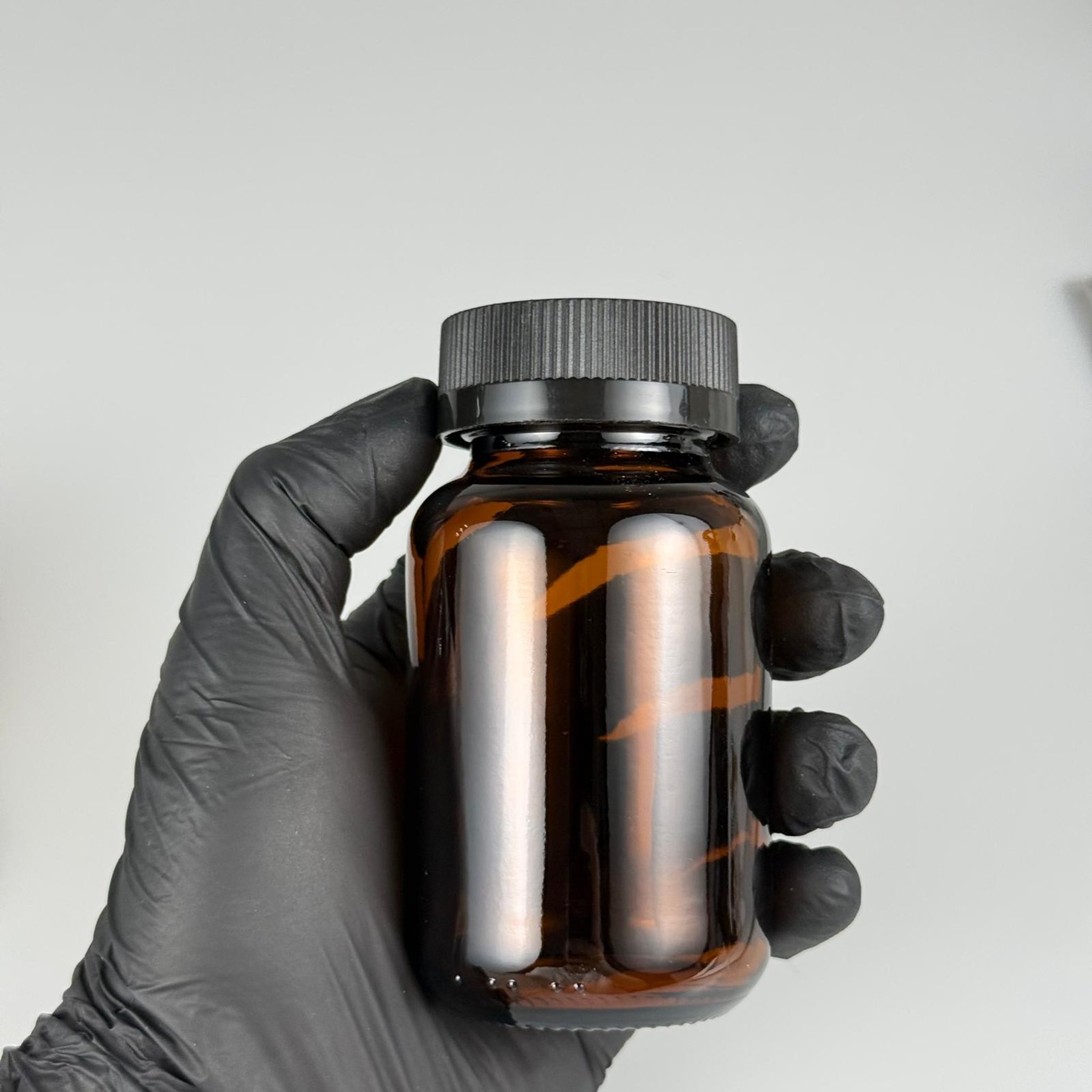 120 CC AMBER CAM TABLET ŞİŞESİ + 38 SİYAH ÇOCUK KİLİTLİ KAPAK + KÖPÜK CONTALI TAKIM - 120 ML (SİLME 133 ML) KAPSÜL KUTUSU - İLAÇ ŞİŞESİ - MEDİKAL HAP ŞİŞESİ - FARMASÖTİK KAVANOZ
