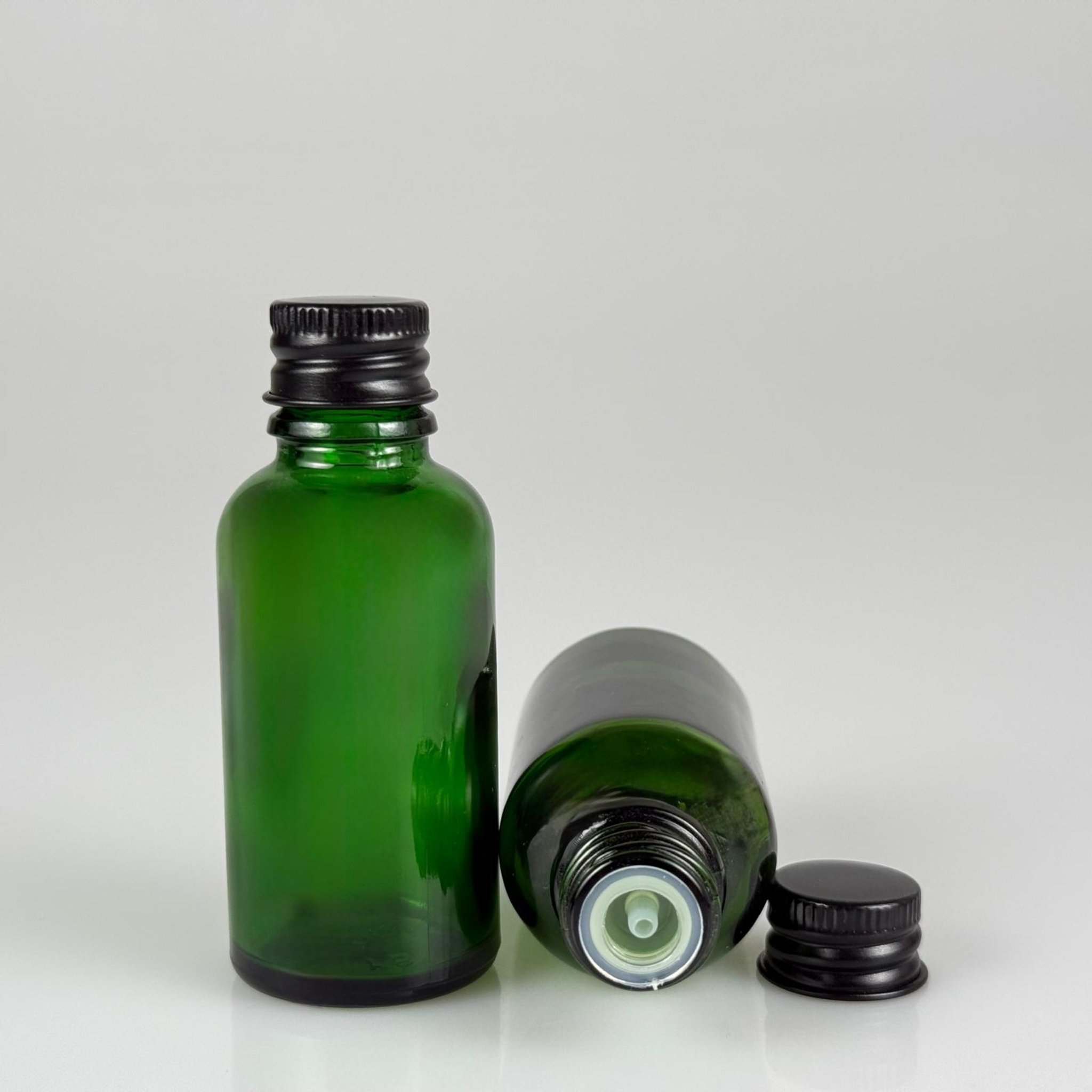 30 CC YEŞİL CAM ŞİŞE + KÖPÜK CONTALI SİYAH ALÜMİNYUM METAL KAPAKLI + DAMLALIKLI KOLONYA TIPALI TAKIM - 30 ML YEŞİL CAM ŞİŞE