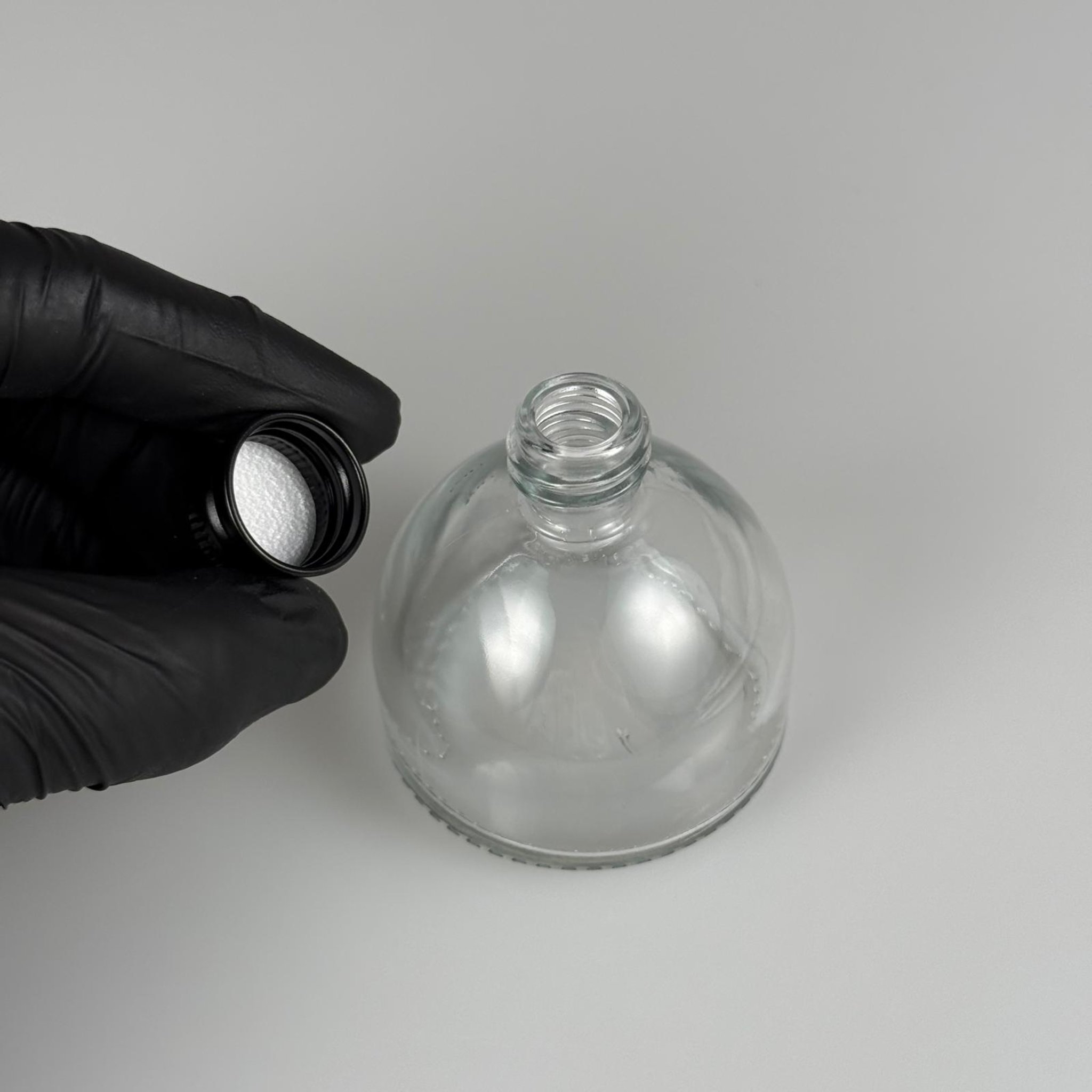 50 CC KUBBE CAM ŞİŞE + SİYAH ALÜMİNYUM METAL KAPAKLI TAKIM - 50 ML ŞEFFAF CAM ŞİŞE
