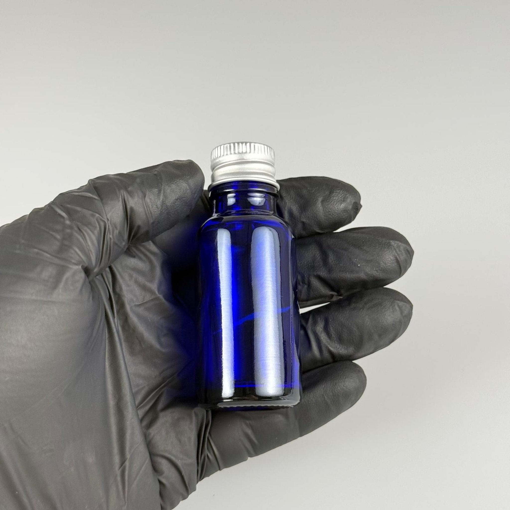 20 CC MAVİ CAM ŞİŞE + KÖPÜK CONTALI GÜMÜŞ ALÜMİNYUM METAL KAPAKLI TAKIM - 20 ML MAVİ CAM ŞİŞE