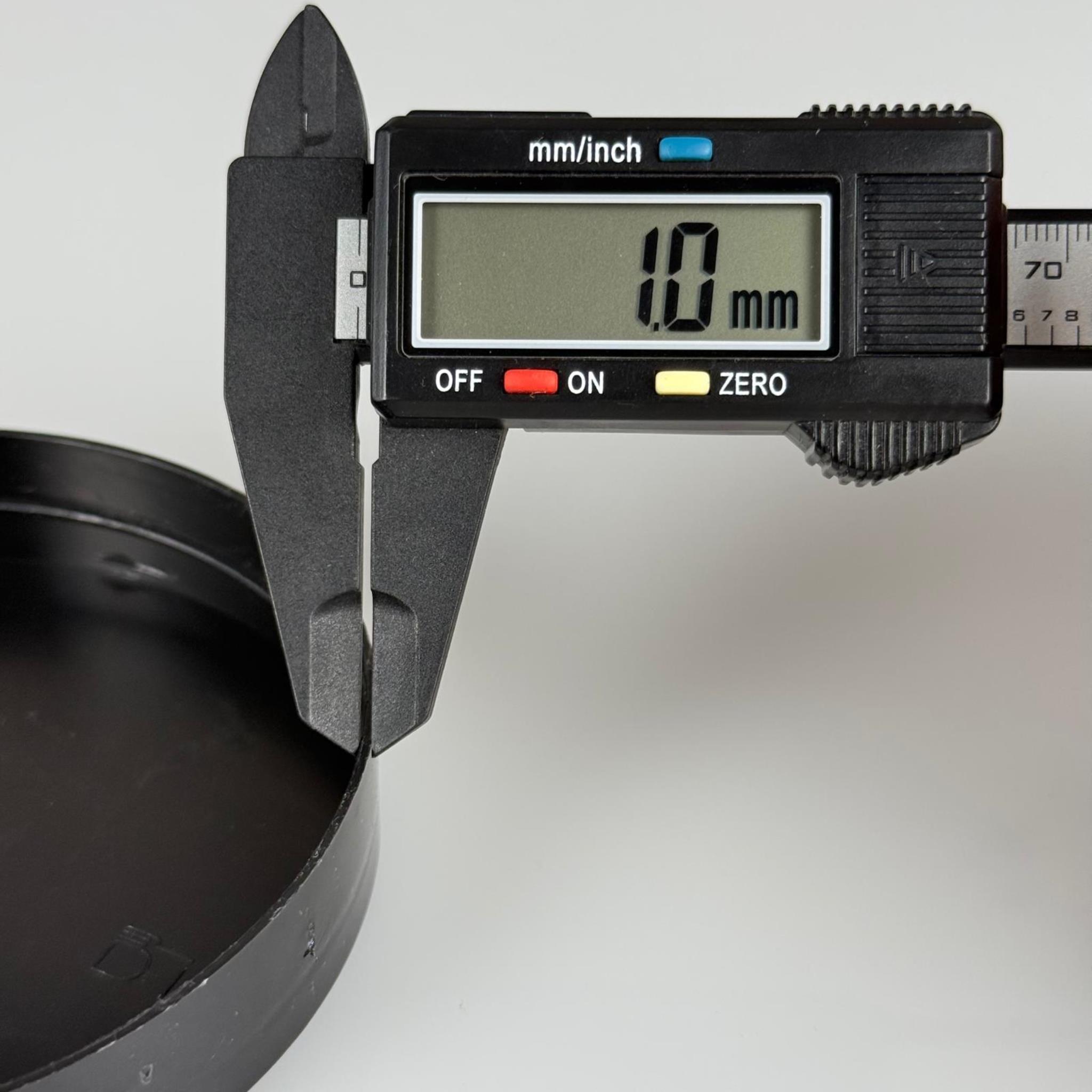 100 MM VİDALI PLASTİK SİYAH DÜZ KAPAK