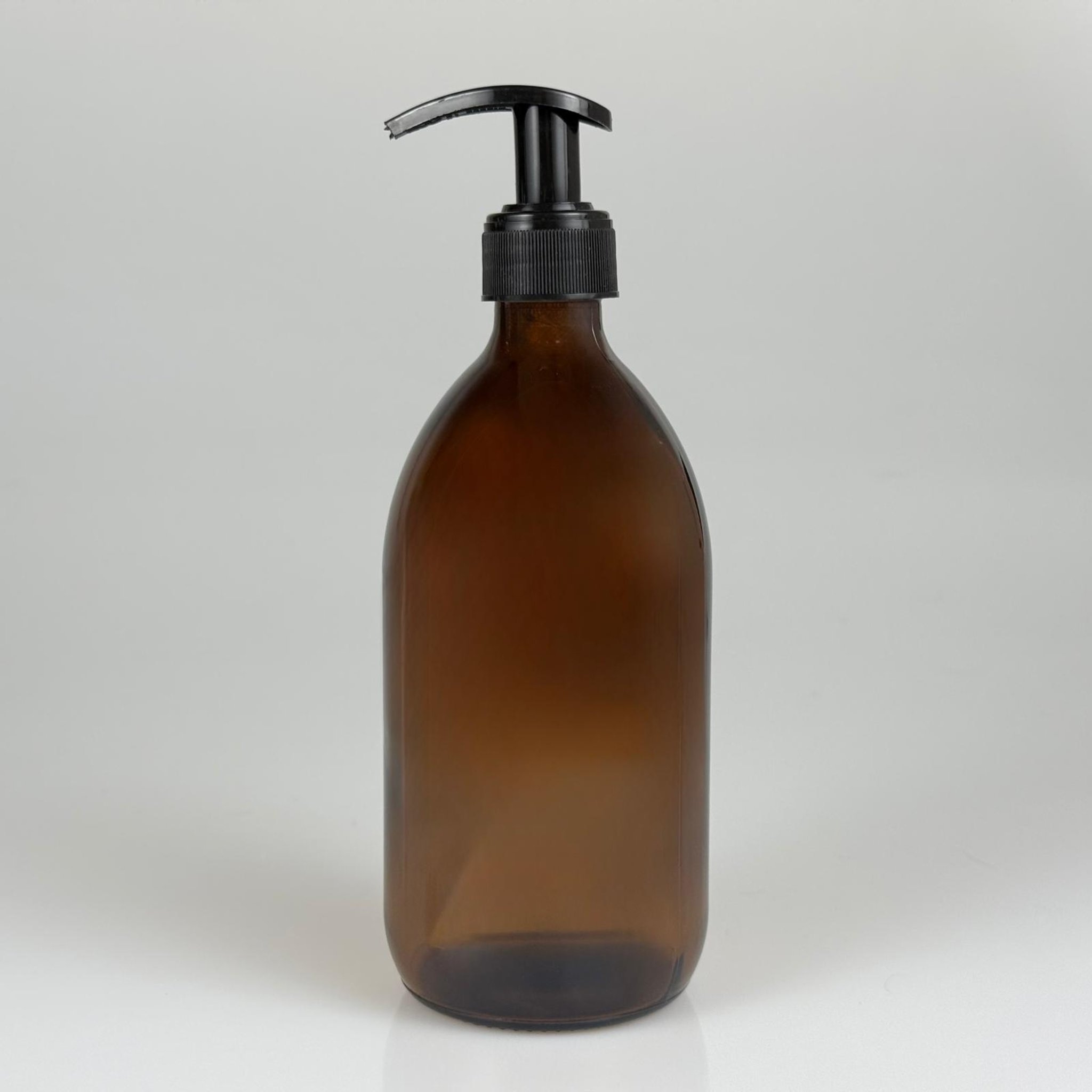 500 CC AMBER TOMBUL ÖZEL SERİ CAM ŞİŞE - SİYAH POMPALI - 500 ML CAM ECZA ŞİŞESİ - KAHVERENGİ (HORTUM BOYU TAM ŞİŞEYE GÖRE)