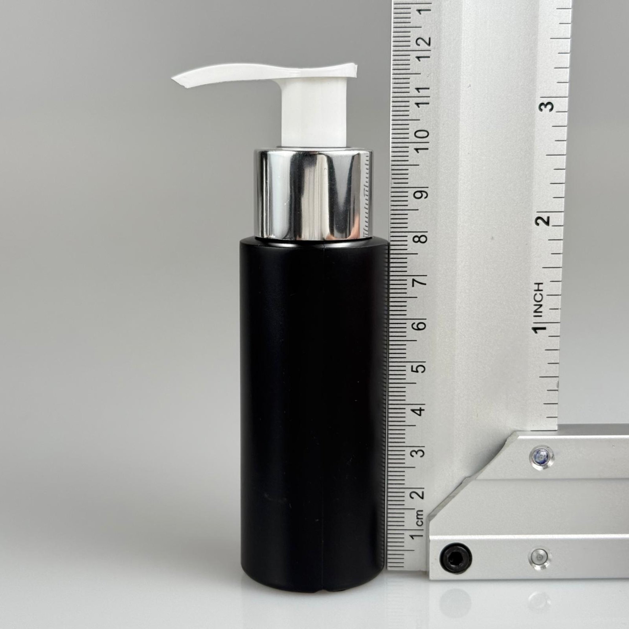 50 CC SİYAH POLİETİLEN PLASTİK ŞİŞE - GÜMÜŞ POMPALI - 50 ML POMPALI PLASTİK ŞİŞE