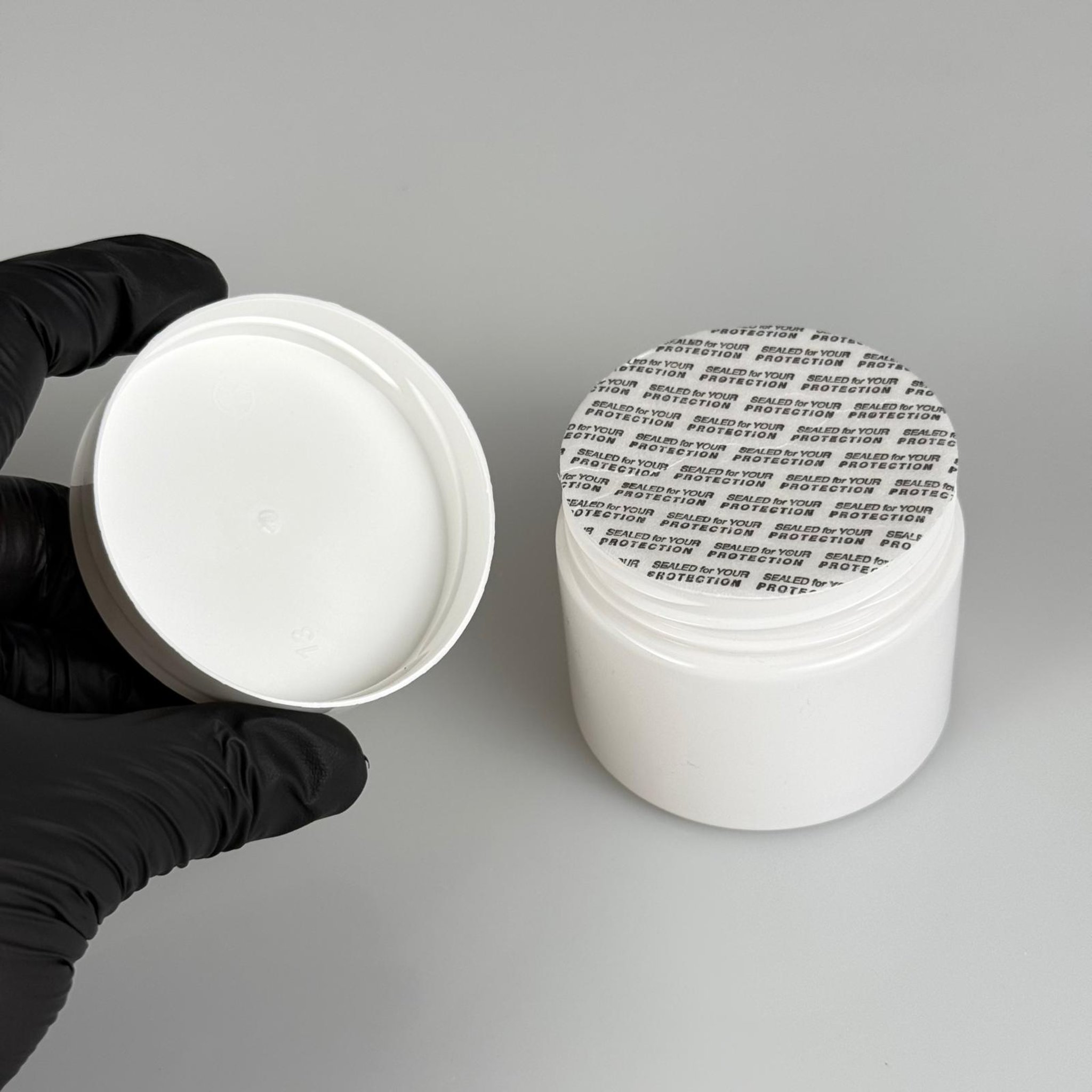 100 CC BEYAZ PET KAVANOZ + BEYAZ PLASTİK KAPAKLI + KENDİNDEN YAPIŞKANLI KÖPÜK CONTALI TAKIM - 100 ML PLASTİK KREM KAVANOZU