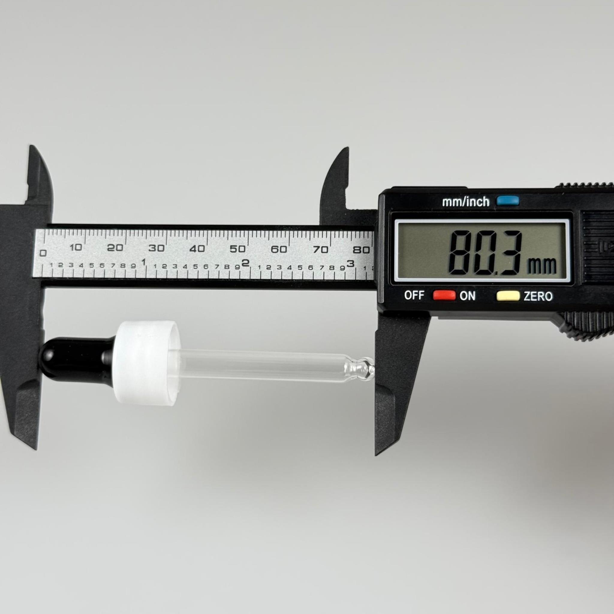 18 MM CAM DAMLALIKLI TAKIM - SİYAH EMZİK +  DELİKLİ PLASTİK DÜZ BEYAZ KAPAK + 65 MM CAM PİPET