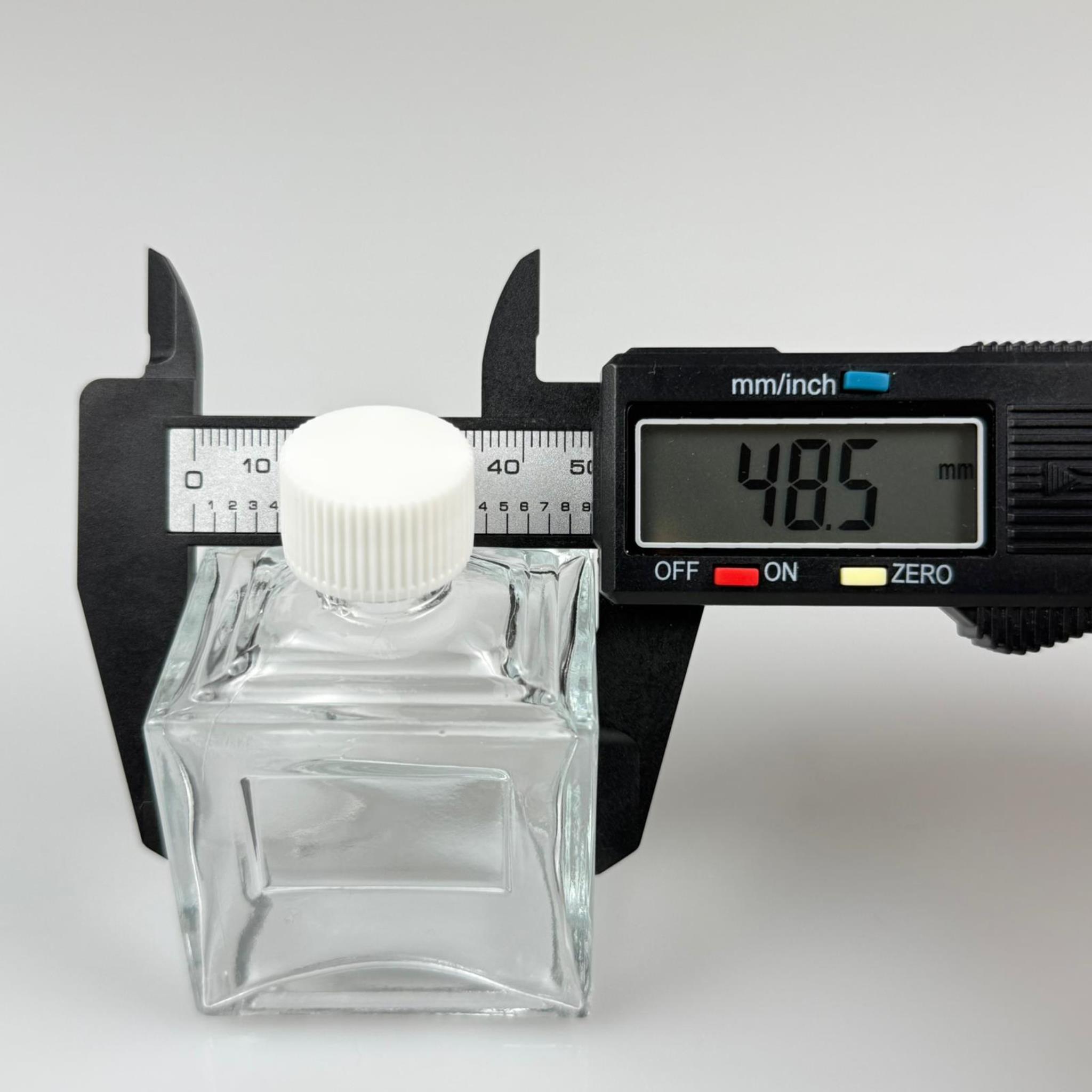 50 CC KÖŞELİ PRİZMA CAM ŞİŞE - BEYAZ PLASTİK KAPAKLI - 50 ML PRESTİJLİ ŞİŞE