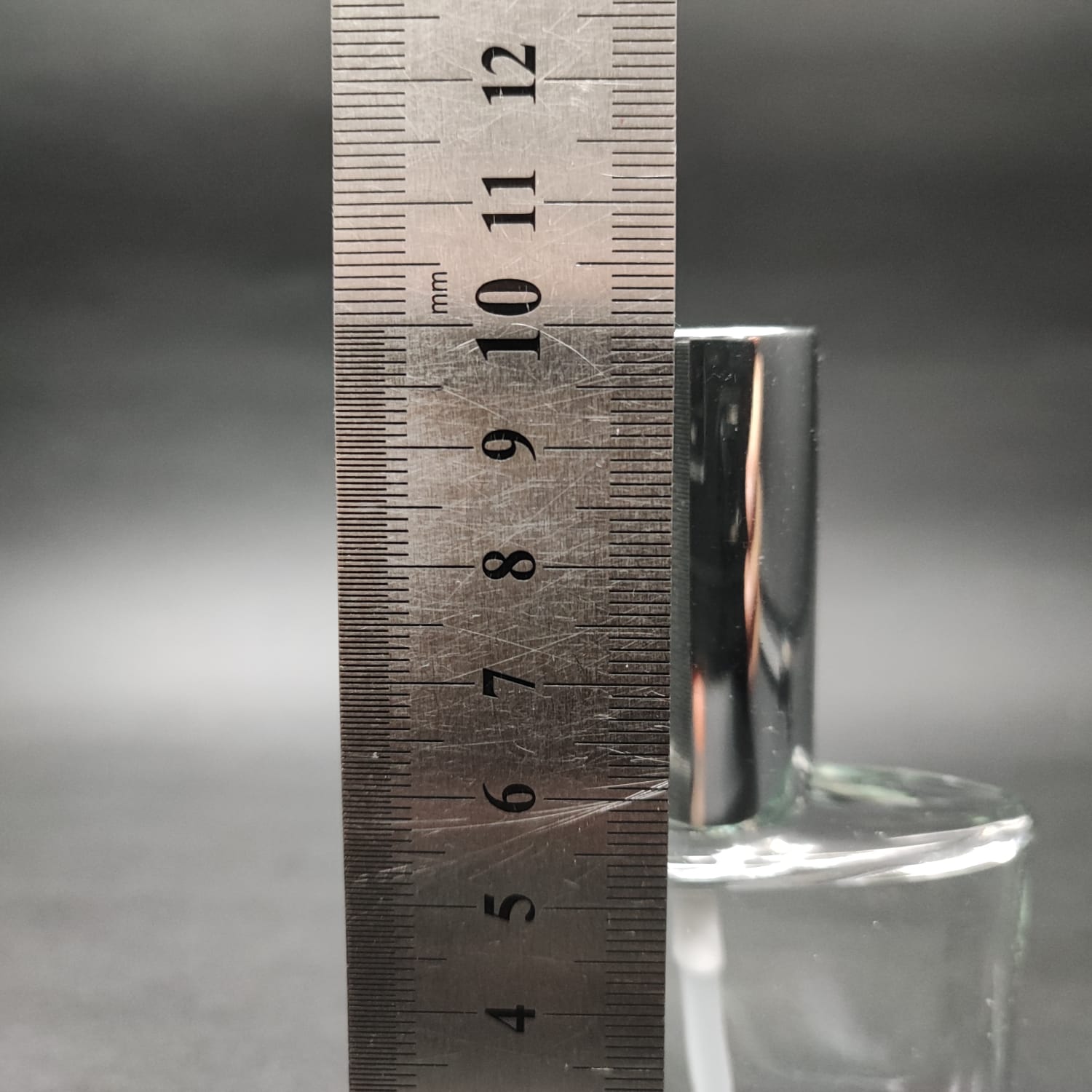 50 ML LÜKS VİDALI VALF ÇEVİRME PARFÜM ŞİŞELERİ - 50 CC YASSI ŞEFFAF CAM ŞİŞE - GÜMÜŞ METAL SPREYLİ KAPAKLI SET