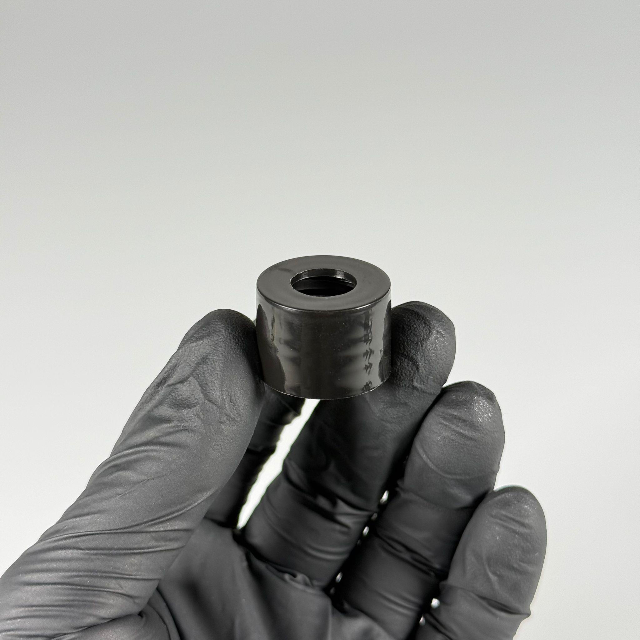 22 MM DELİKLİ PLASTİK SİYAH KAPAK