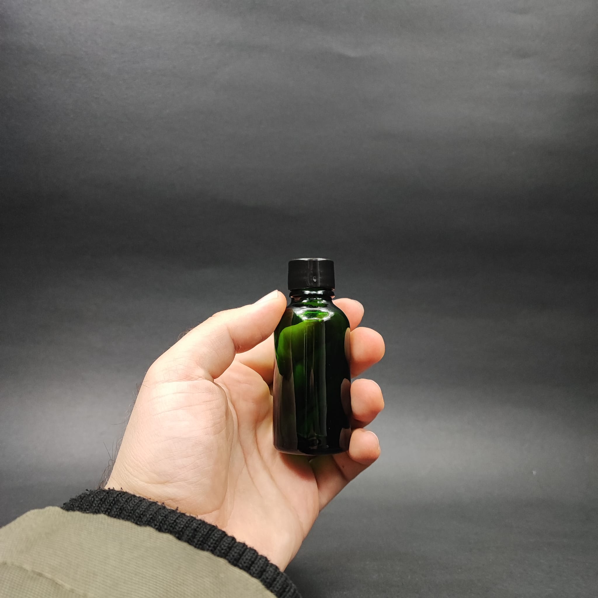 30 CC YEŞİL CAM ŞİŞE + KENDİNDEN CONTALI SIZDIRMAZ SİYAH KAPAK - 30 ML KAPAKLI CAM ŞİŞE