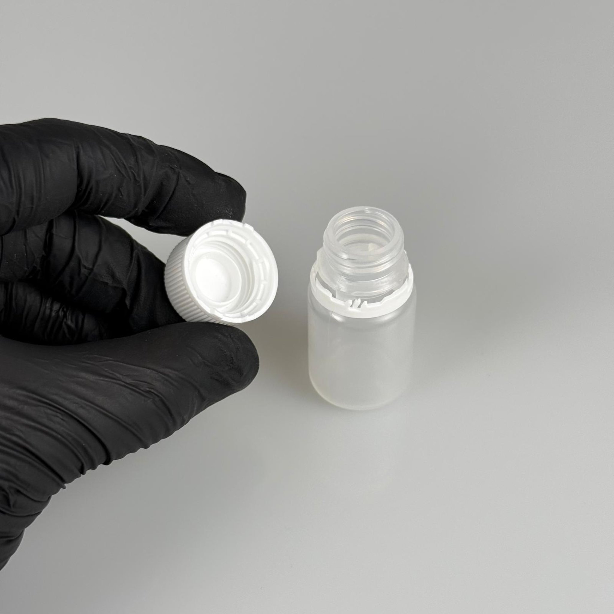 10 CC SHOT ŞİŞESİ - BEYAZ GENİŞ KAPAKLI - NATÜREL - 10 ML POLİETİLEN CARNITINE SHOT ŞİŞESİ - MEDİKAL VE KOZMETİK AMBALAJ