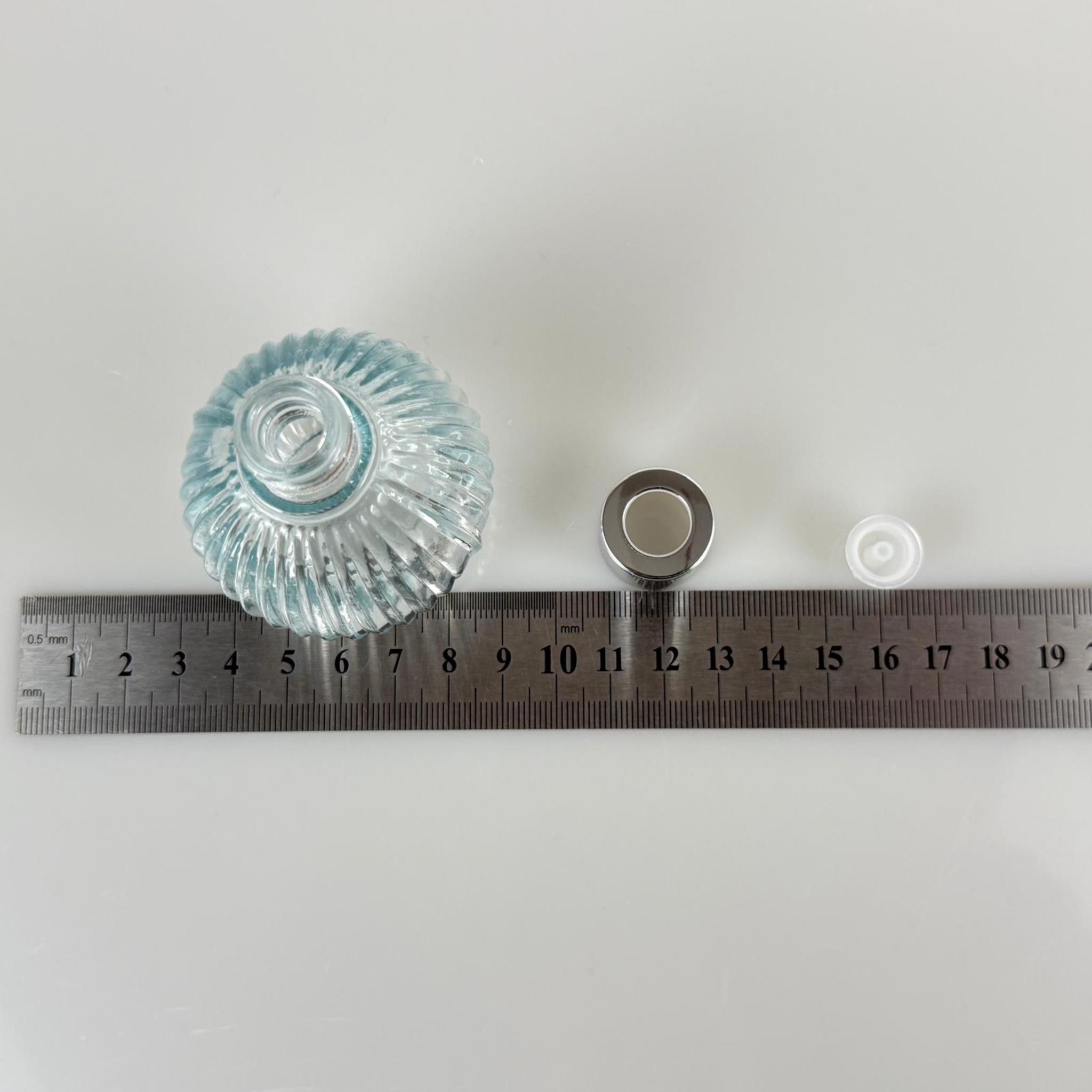 ÇİZGİLİ TOP MODEL CAM KOLONYA ŞİŞESİ + METAL GÜMÜŞ KAPAK + TIPA - 50 ML - HEDİYELİK KOLONYA ŞİŞELERİ
