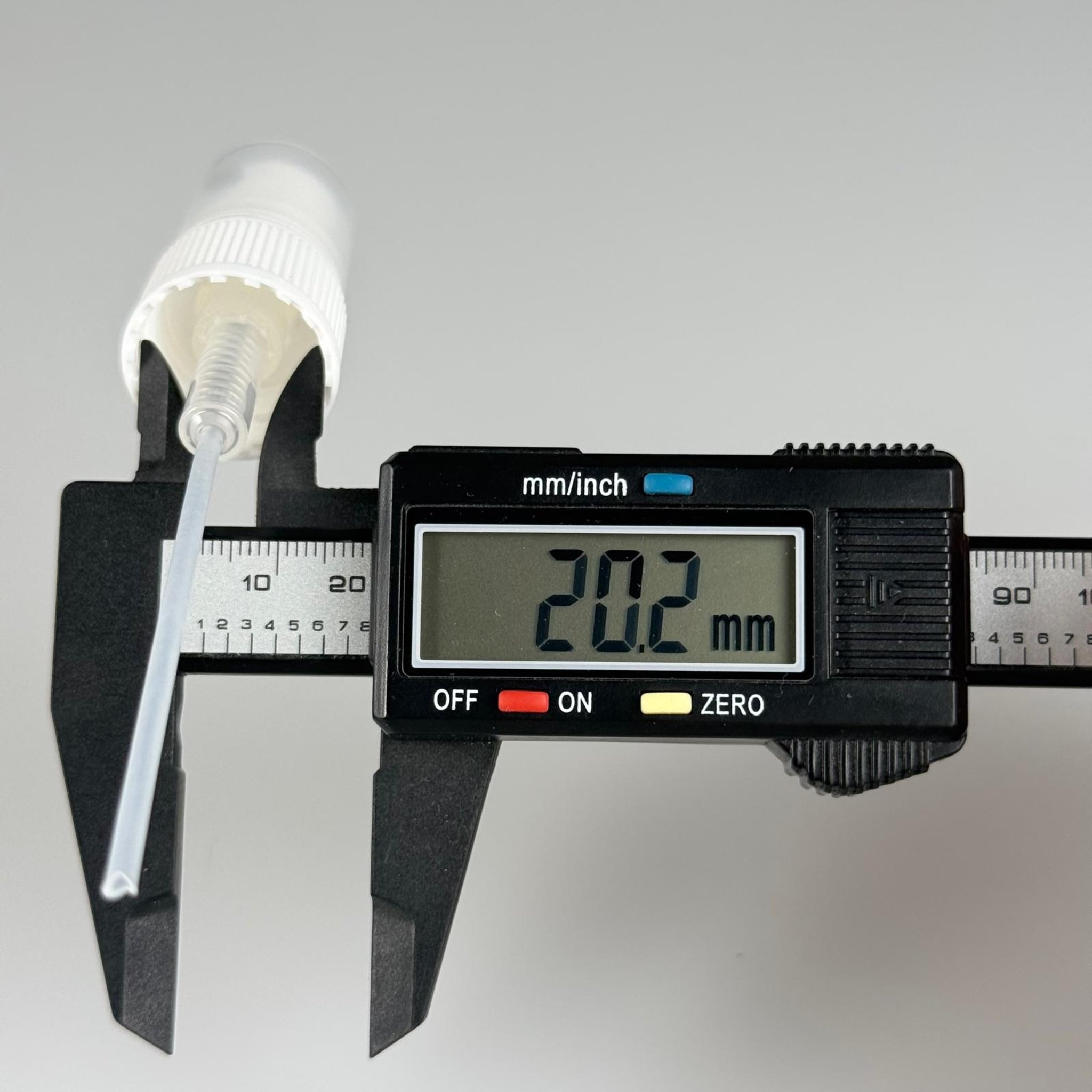 20 MM BEYAZ PARMAK SPREY - 20 MM VALF BEYAZ - SİYAH NOKTALI