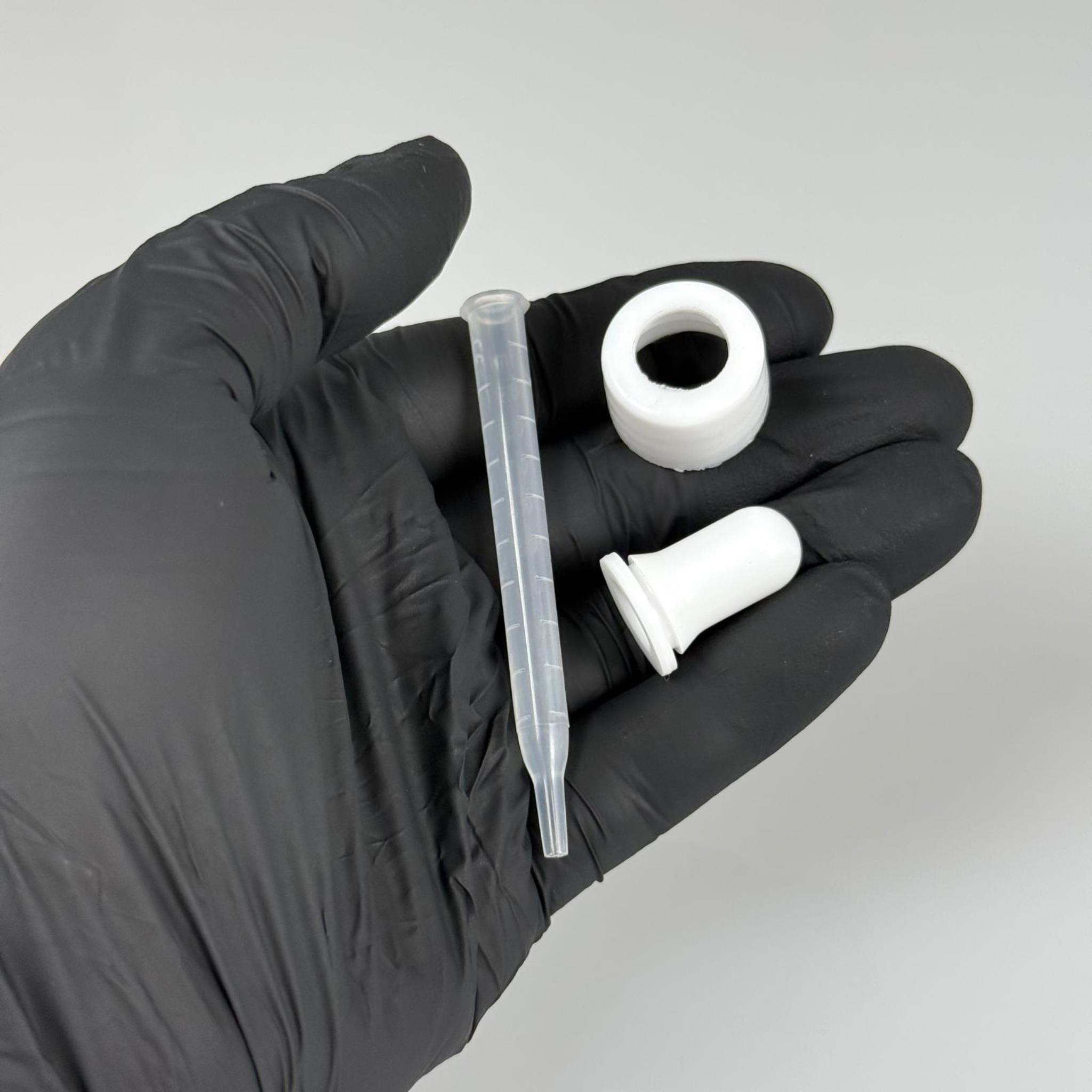 18 MM PLASTİK DAMLALIKLI TAKIM - BEYAZ EMZİK +  DELİKLİ PLASTİK DÜZ BEYAZ KAPAK + 70 MM PLASTİK PİPET