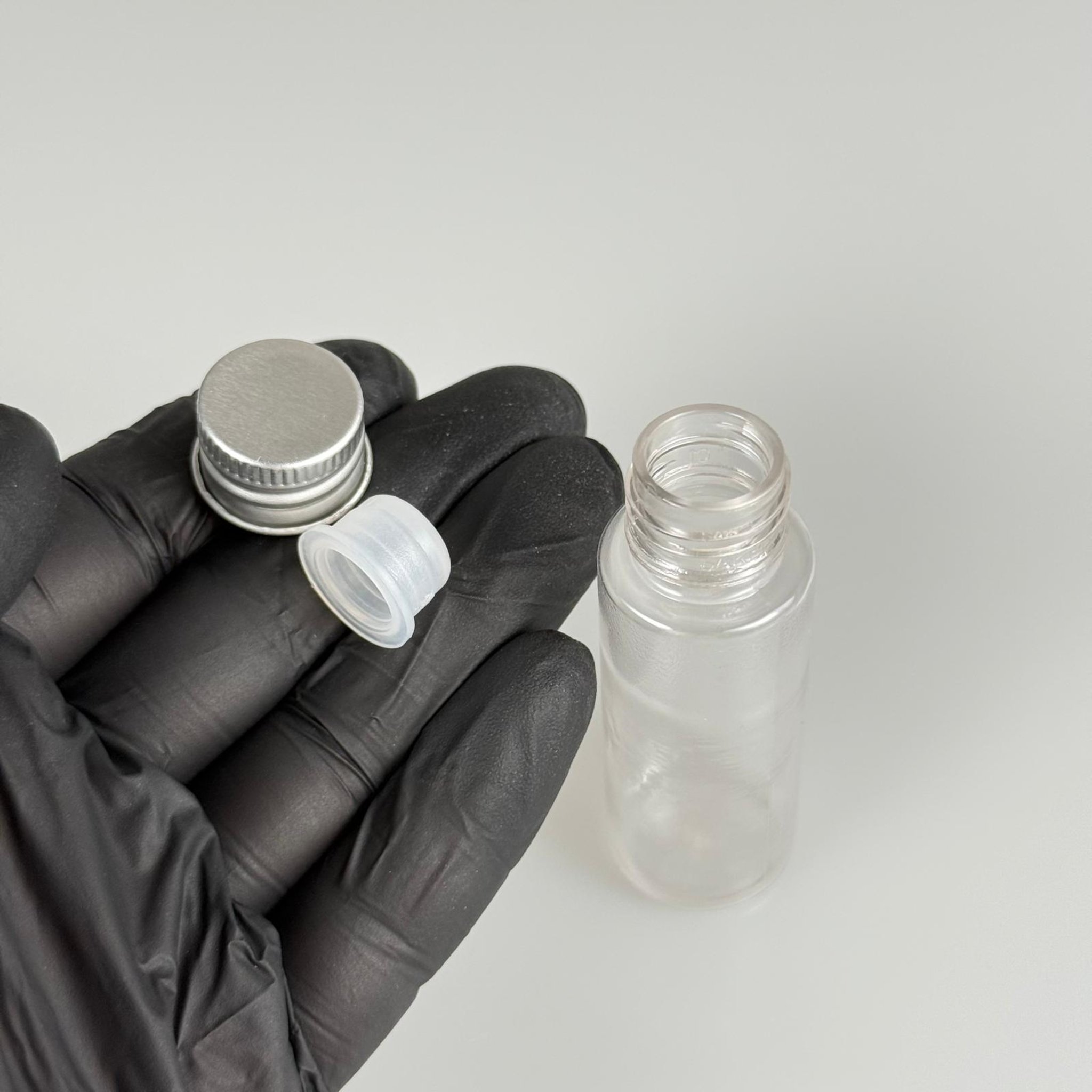 20 CC ŞEFFAF PET SHOT ŞİŞE - KÖPÜK CONTALI GÜMÜŞ ALÜMİNYUM METAL KAPAKLI + KÖR TIPALI TAKIM - 20 ML PLASTİK ŞİŞE