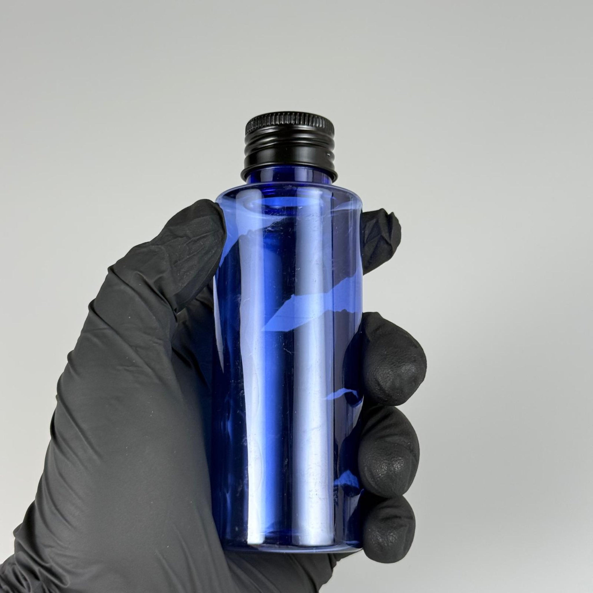 100 CC MAVİ SİLİNDİR KESKİN KÜT MODEL SERT PET ŞİŞE (17 GR - 24 AĞIZ ) + KÖPÜK COMTALI SİYAH METAL ALÜMİNYUM KAPAK + KOLONYA TIPALI TAKIM - 100 ML KAPAKLI MAVİ PET ŞİŞELER