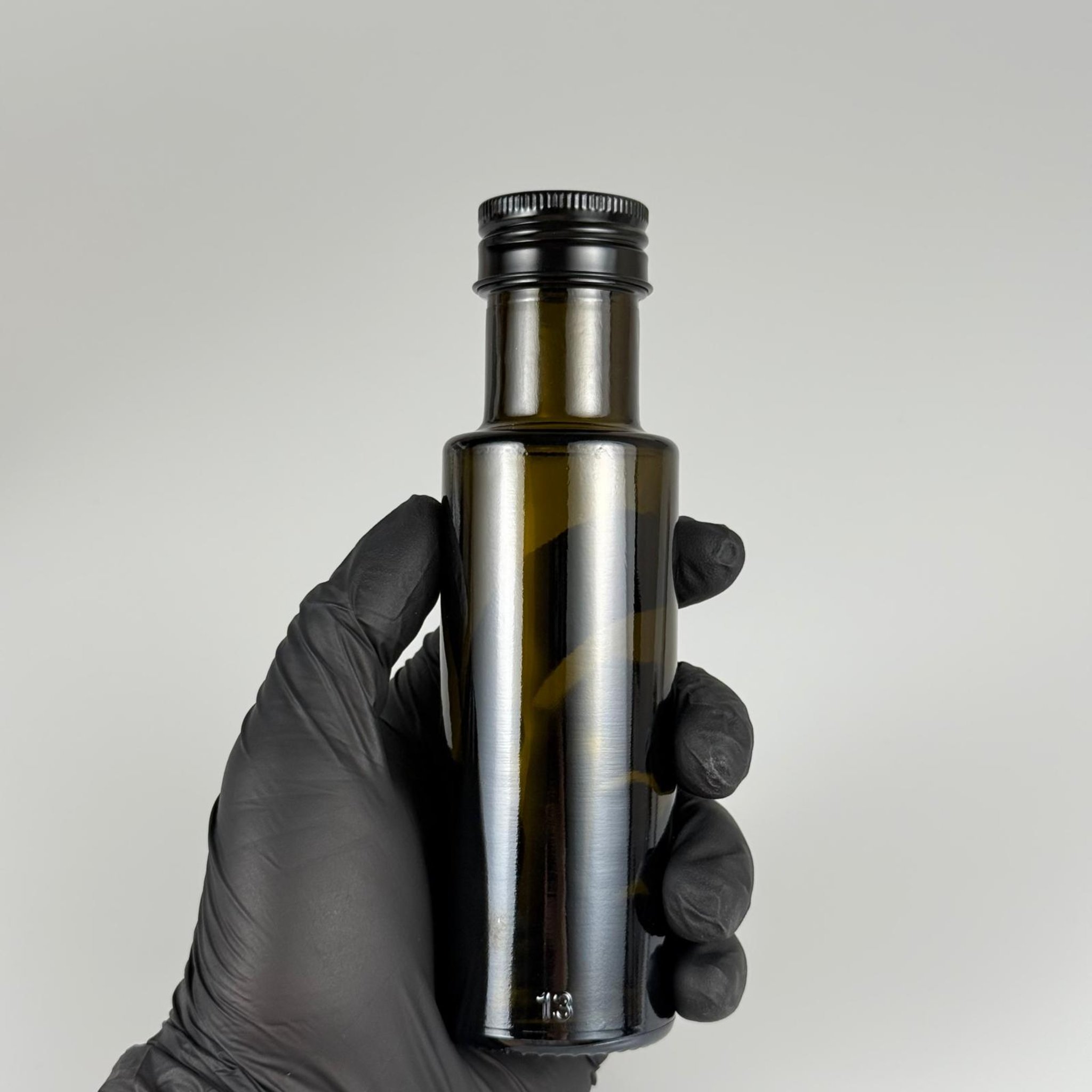 100 CC DORİKA CAM ŞİŞE KOYU YEŞİL (31 MM AĞIZ) - CONTALI SİYAH ALÜMİNYUM METAL KAPAKLI - 100 ML SİLİNDİR DORİCA YAĞ VE SOS ŞİŞELERİ