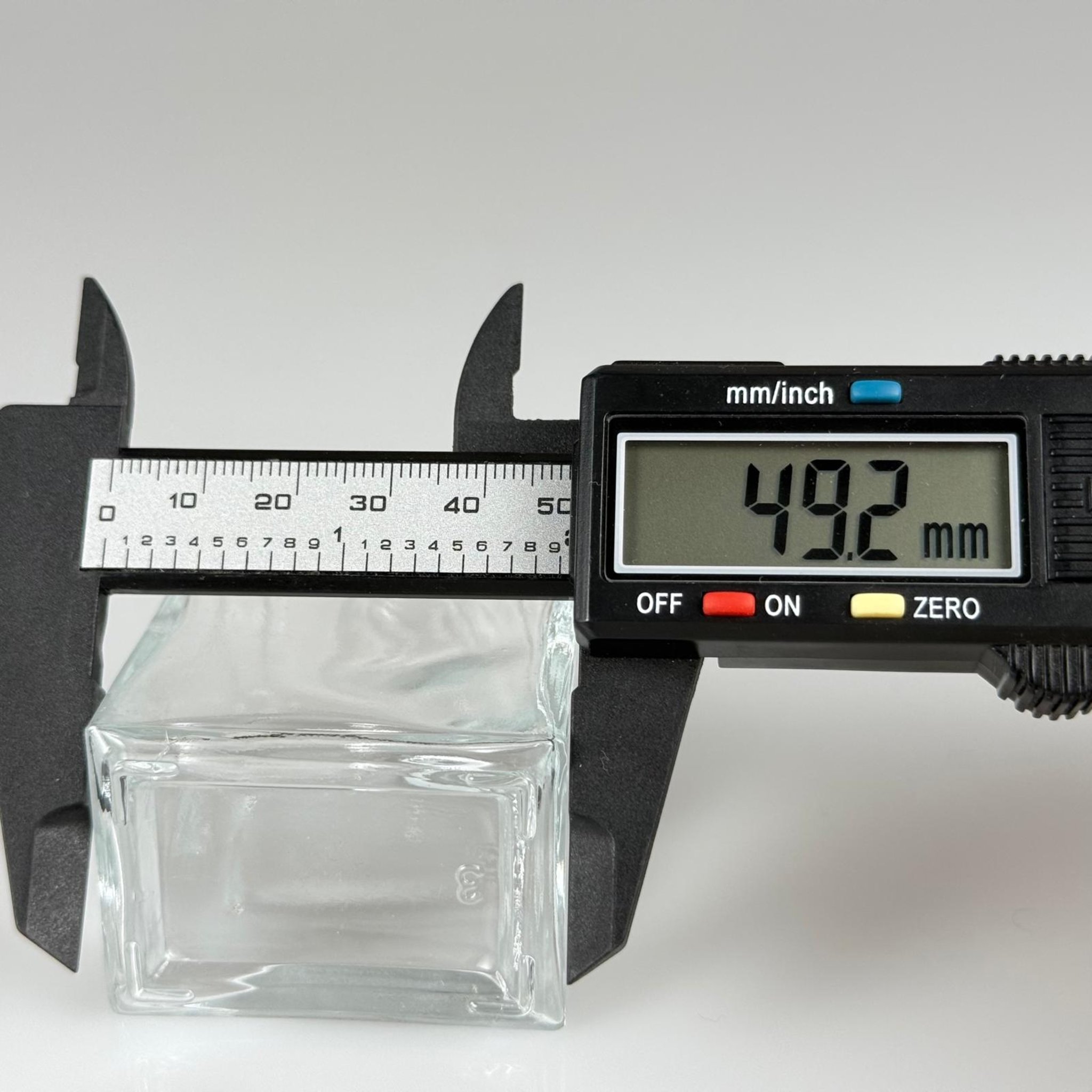 50 CC KÖŞELİ PRİZMA CAM ŞİŞE + GOLD ALÜMİNYUM METAL KAPAKLI TAKIM - 50 ML PRESTİJLİ ŞİŞE