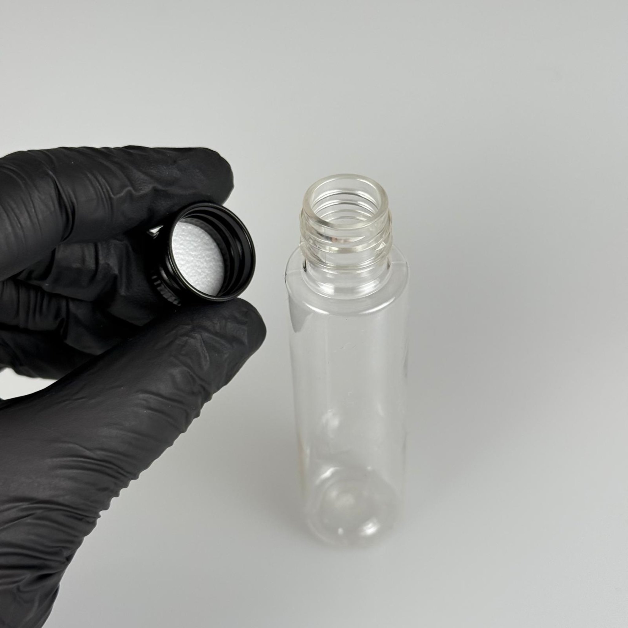 35 CC PET ŞİŞE - KÖPÜK CONTALI SİYAH ALÜMİNYUM METAL KAPAKLI TAKIM - 35 ML ŞEFFAF PET ŞİŞE