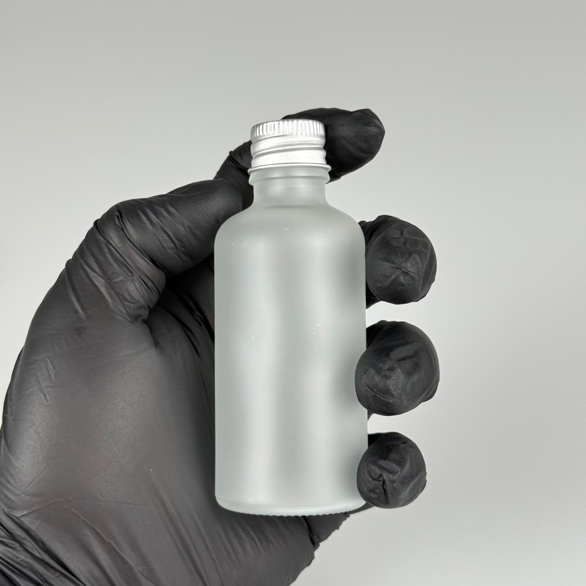 50 CC BUZLU CAM ŞİŞE + KÖPÜK CONTALI GÜMÜŞ ALÜMİNYUM METAL KAPAKLI TAKIM - 50 ML BUZLU CAM ŞİŞE