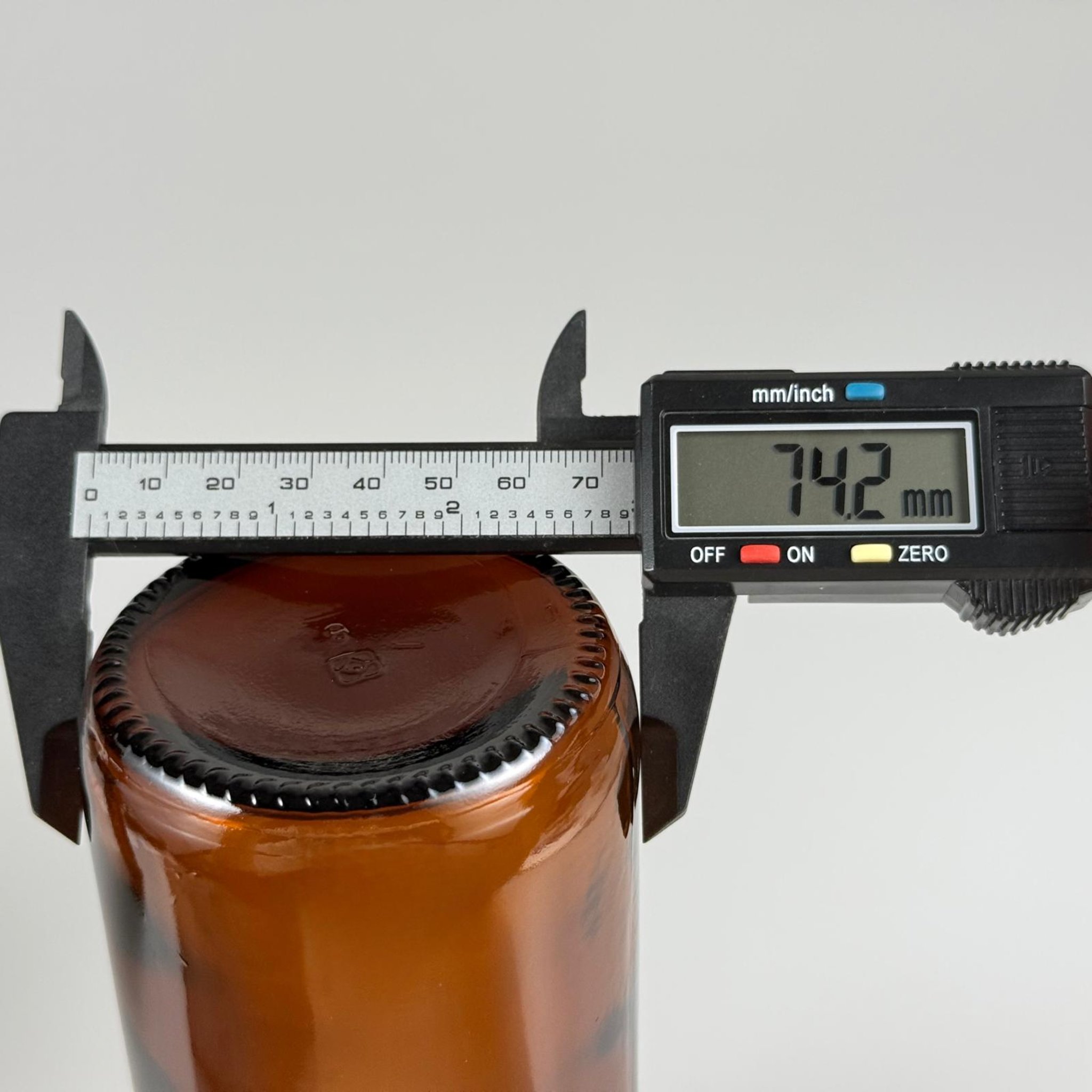500 CC AMBER CAM ŞİŞE  + ALÜMİNYUM KAPLAMALI GÜMÜŞ KAPAKLI TAKIM - 500 ML KAHVERENGİ CAM ŞİŞE
