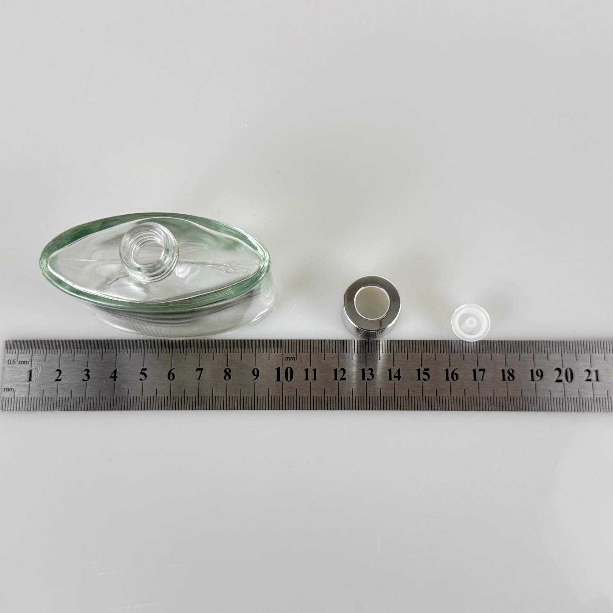 YASSI MODEL CAM KOLONYA ŞİŞESİ + METAL GÜMÜŞ KAPAK + TIPA - 50 ML - HEDİYELİK KOLONYA ŞİŞELERİ