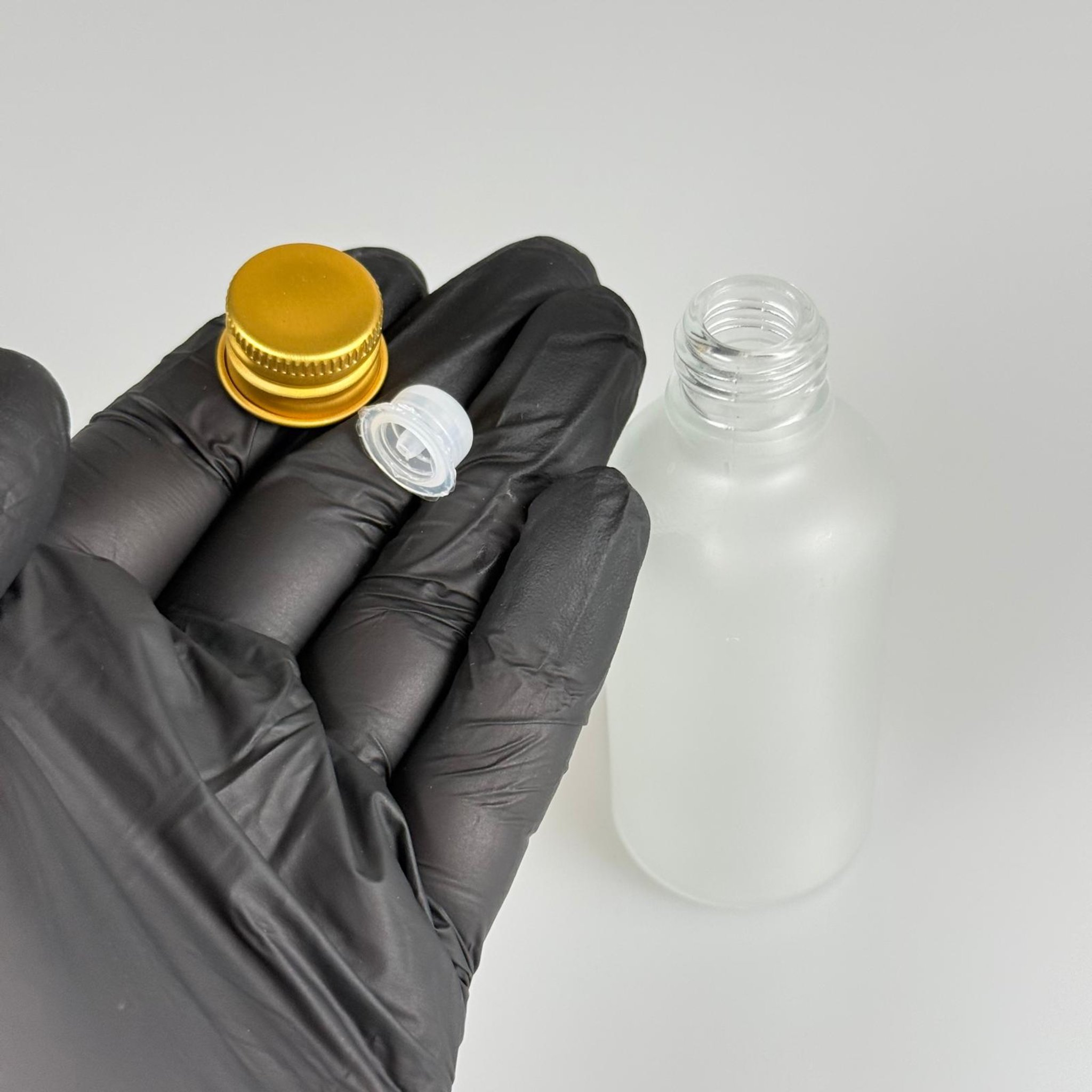 50 CC BUZLU CAM ŞİŞE + KÖPÜK CONTALI GOLD ALÜMİNYUM METAL KAPAKLI + DAMLALIKLI KOLONYA TIPALI TAKIM - 50 ML BUZLU CAM ŞİŞE