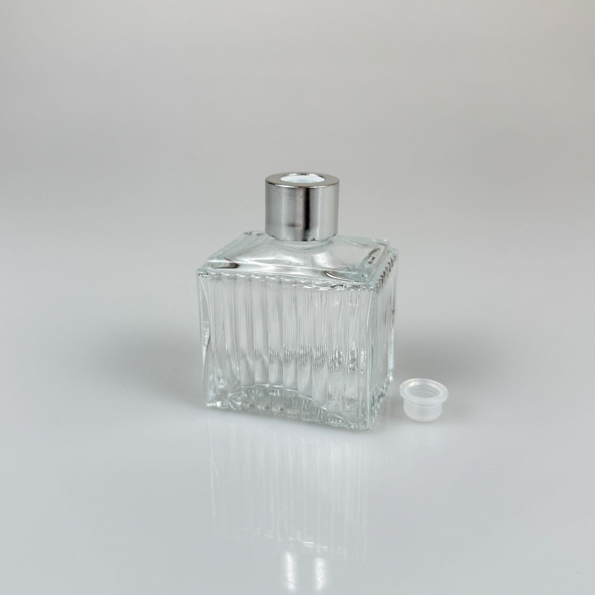 50 CC KÖŞELİ DESENLİ ÇİZGİLİ PRESTİJ CAM BAMBU ODA KOKUSU ŞİŞESİ - 50 ML ÇUBUKLU BAMBU ODA KOKUSU ŞİŞESİ - DİFÜZÖR ŞİŞE- CAM ŞİŞE + GÜMÜŞ METAL KAPAK + PLASTİK TIPA