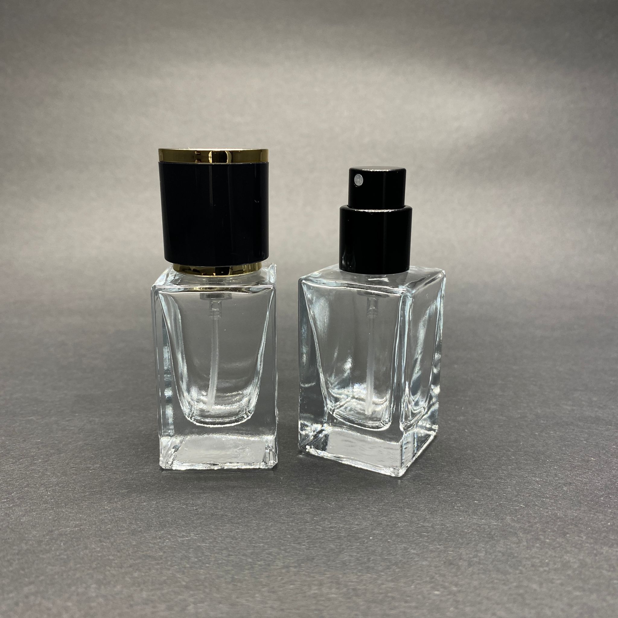 15 ML KARE MODEL BLOOM PARFÜM ŞİŞESİ - SİYAH METAL SPREYLİ + GOLD SİYAH KAPAKLI (AĞIZ 15 MM GEÇME KOLAY KAPAMA)